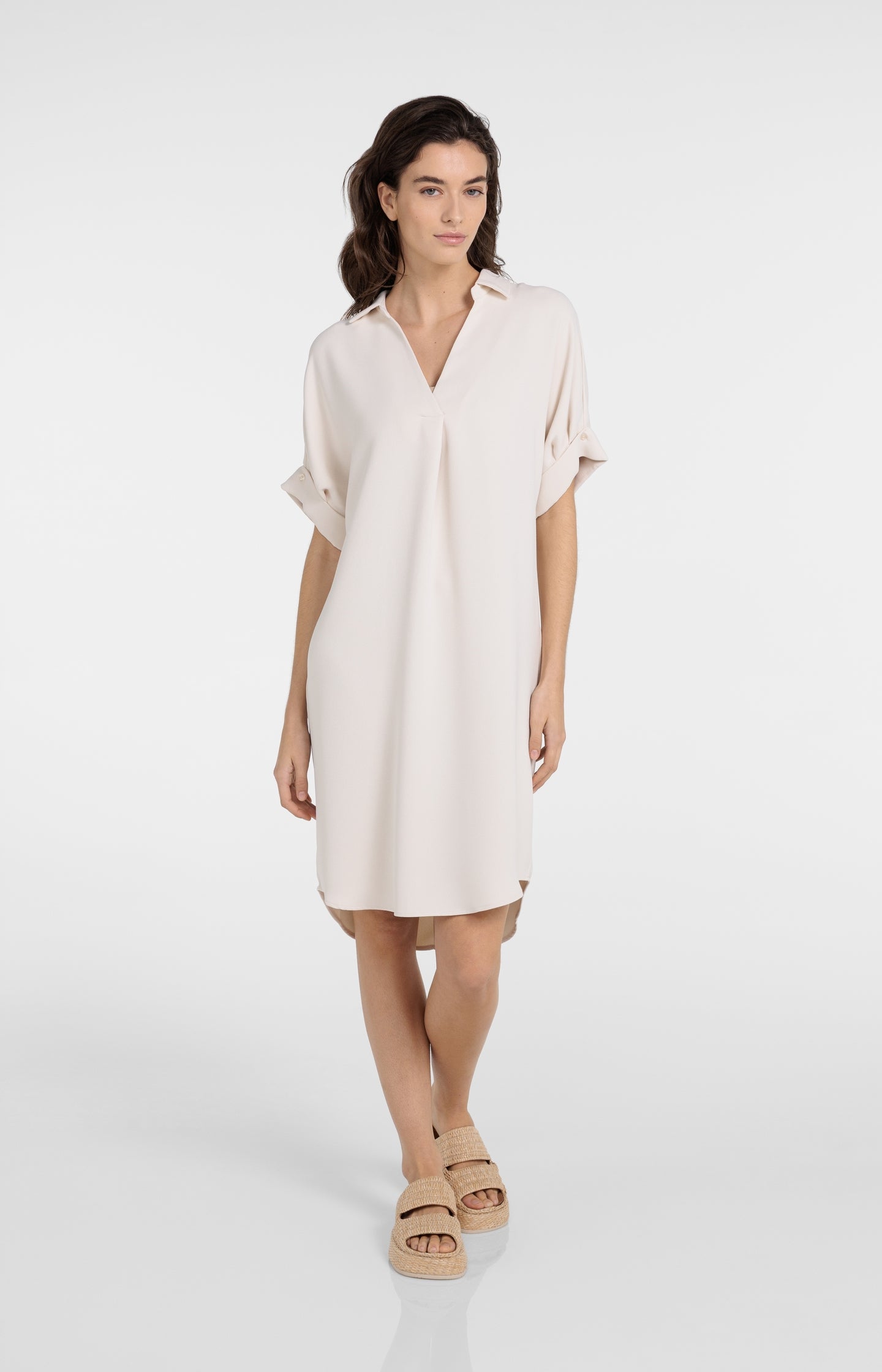 V-neck dress with pleated sleeves and loose fit - Type: lookbook