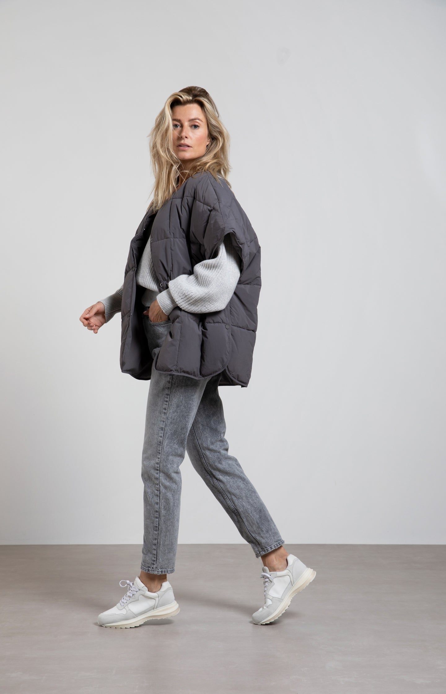 V-neck sweater with long balloon sleeves and ribbed details