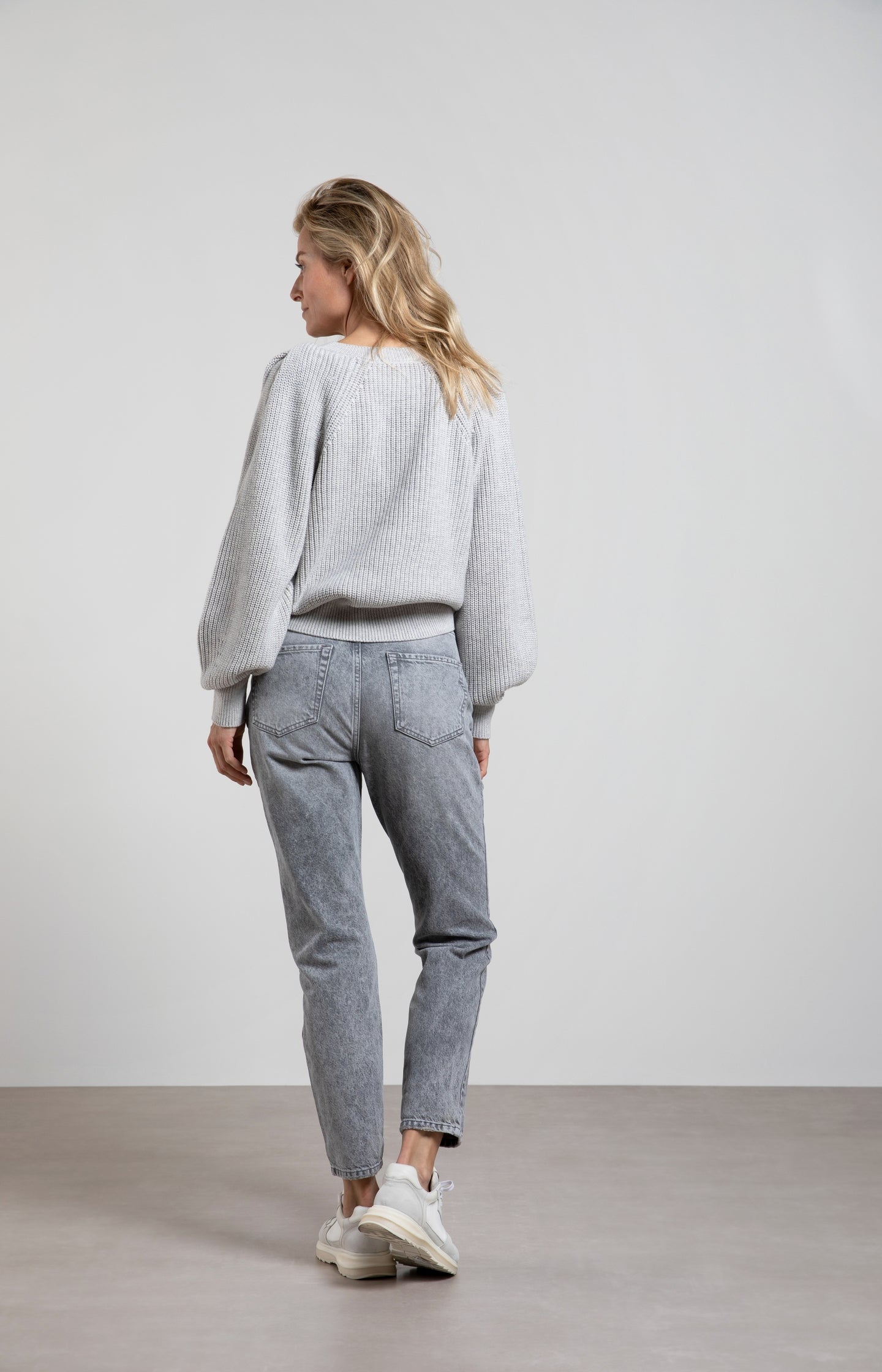 V-neck sweater with long balloon sleeves and ribbed details