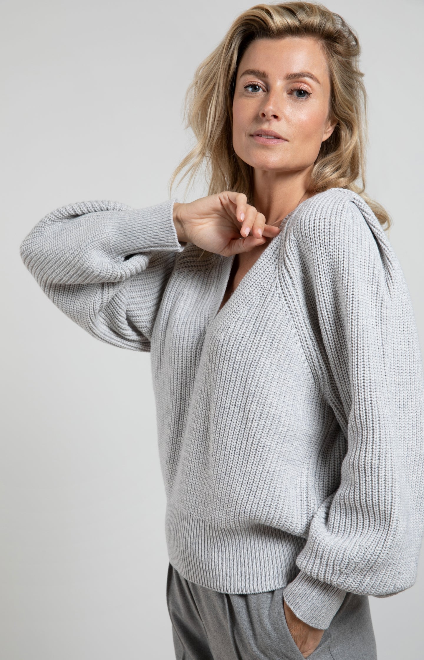 V-neck sweater with long balloon sleeves and ribbed details