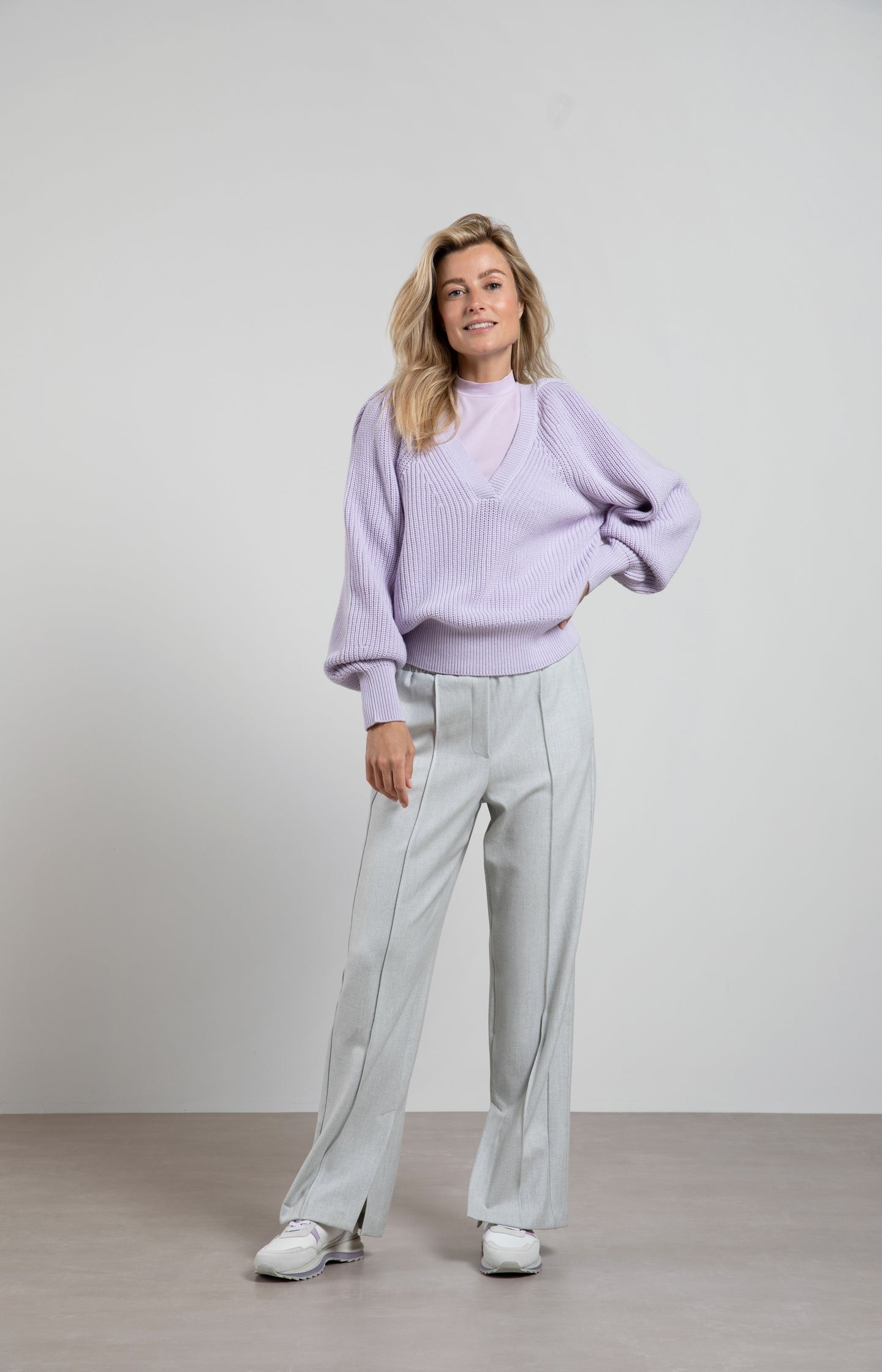 V-neck sweater with long balloon sleeves and ribbed details