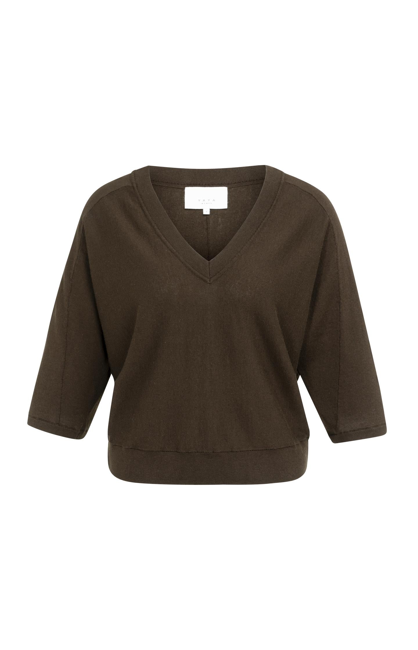 Pull col V, manches 3/4 et coutures apparentes