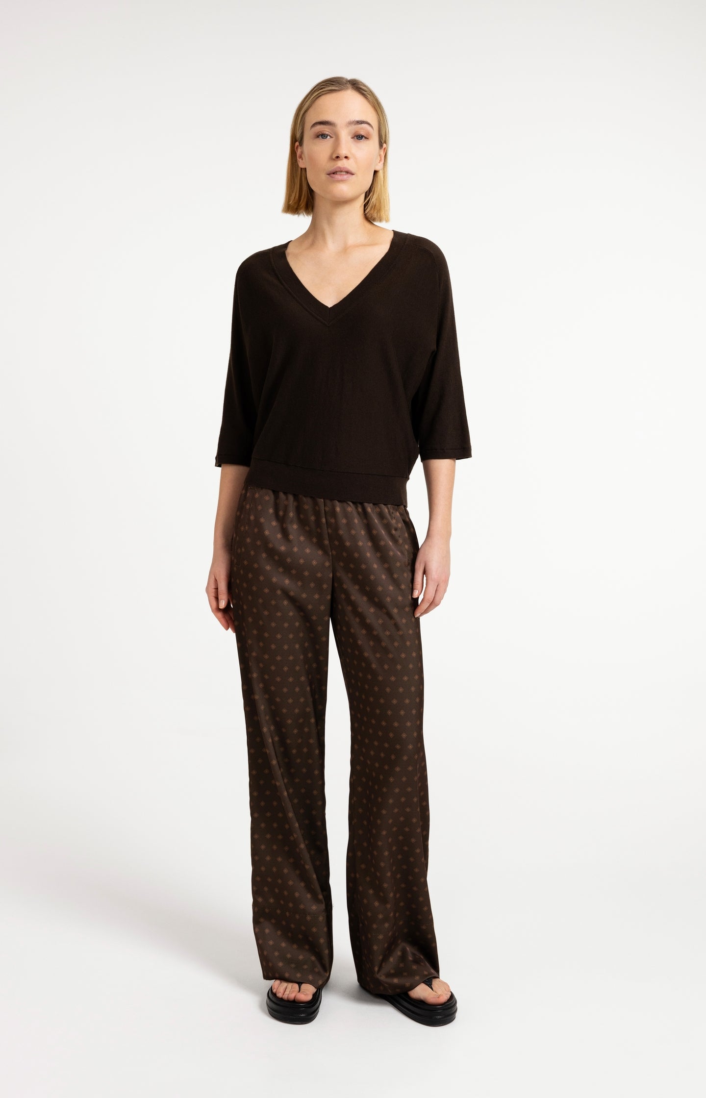 V-neck sweater with three-quarter sleeves and seam details