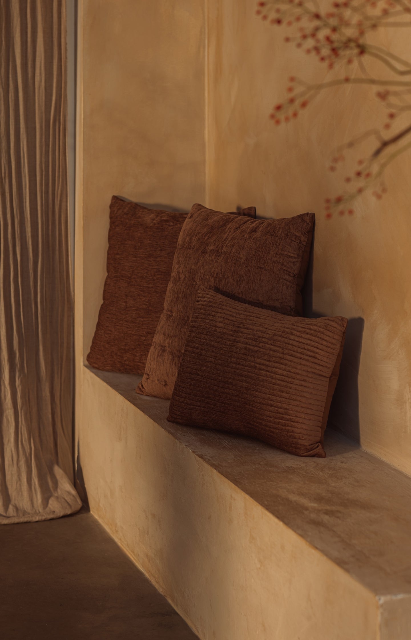 Velvet cushion with ribbed texture - Type: lookbook