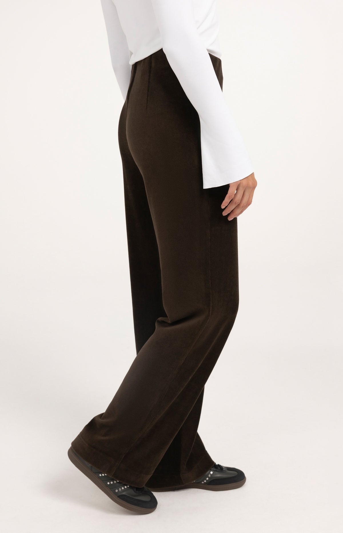 Wide leg trousers in soft rib velour - Delicioso Brown