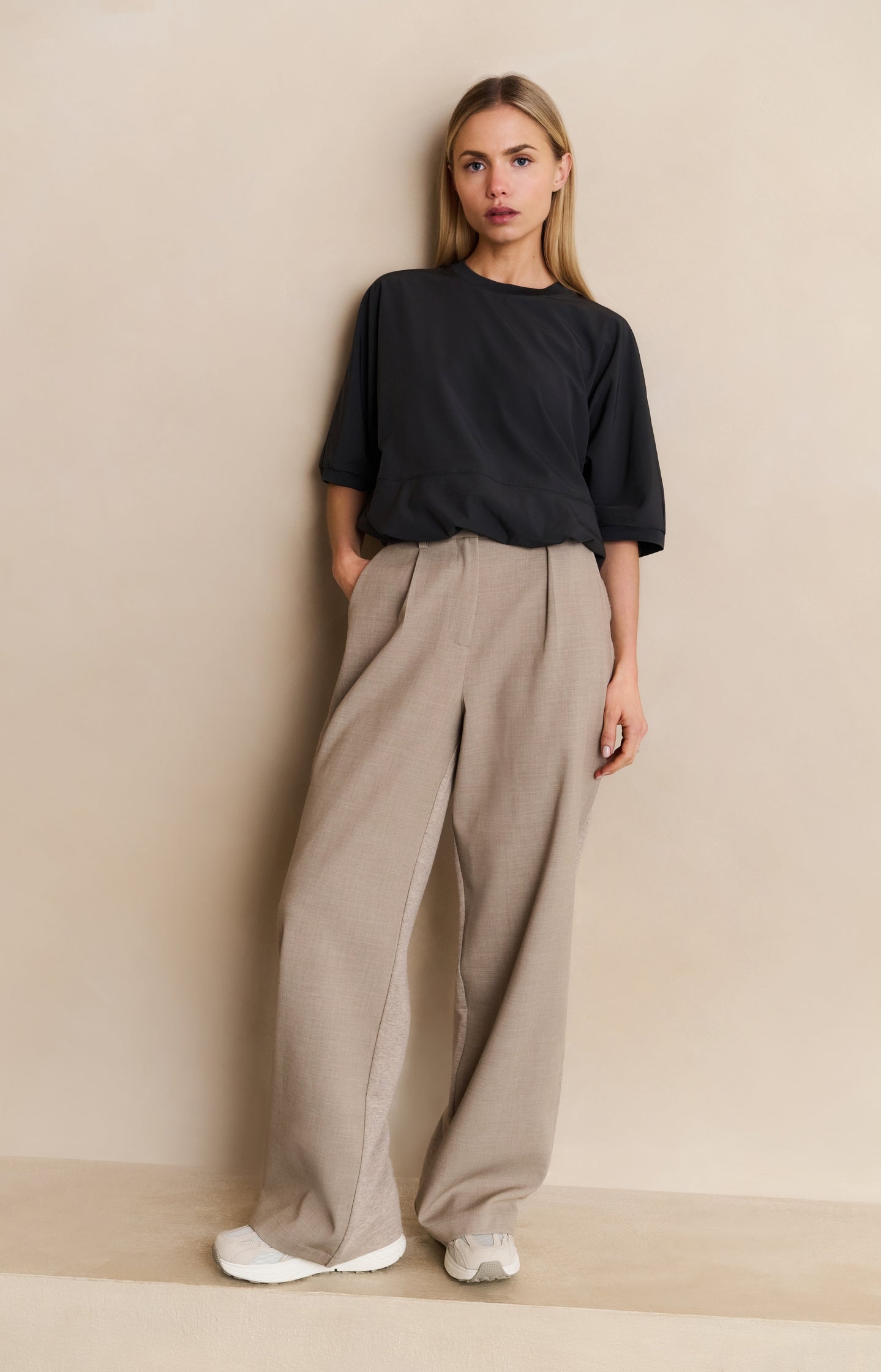 Wide leg trousers with jersey fabric back