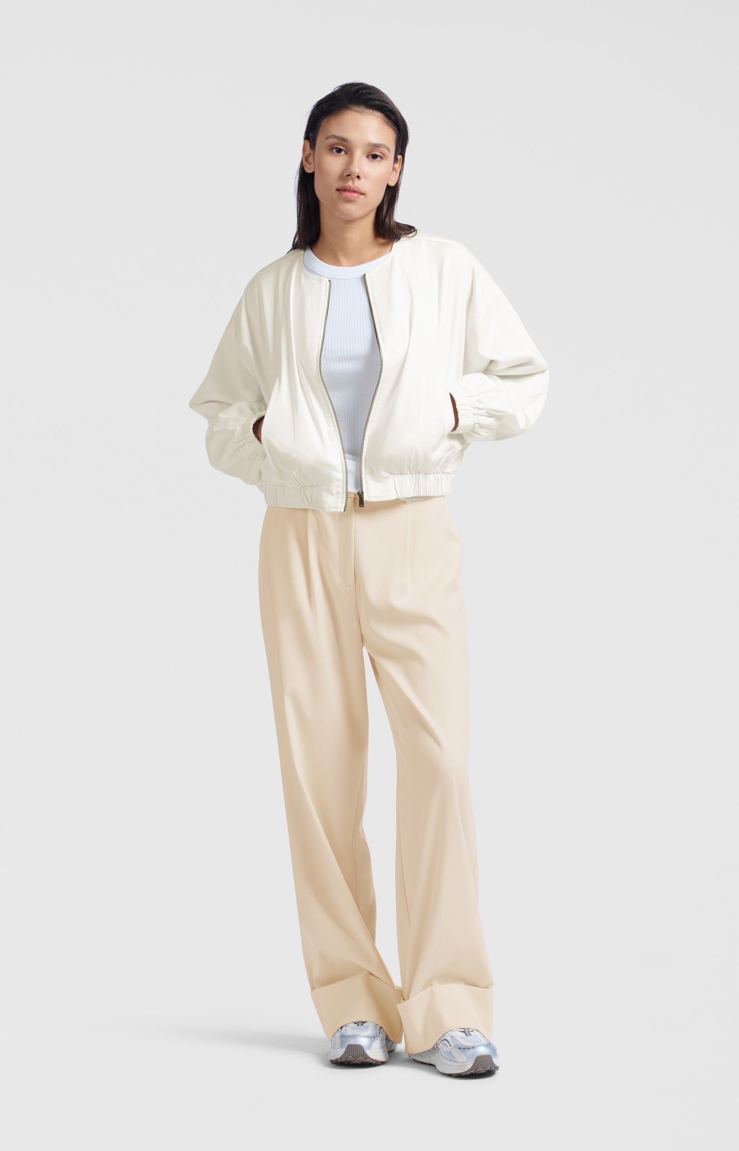 Wide-leg trousers with pleats and fixed turned-up hem