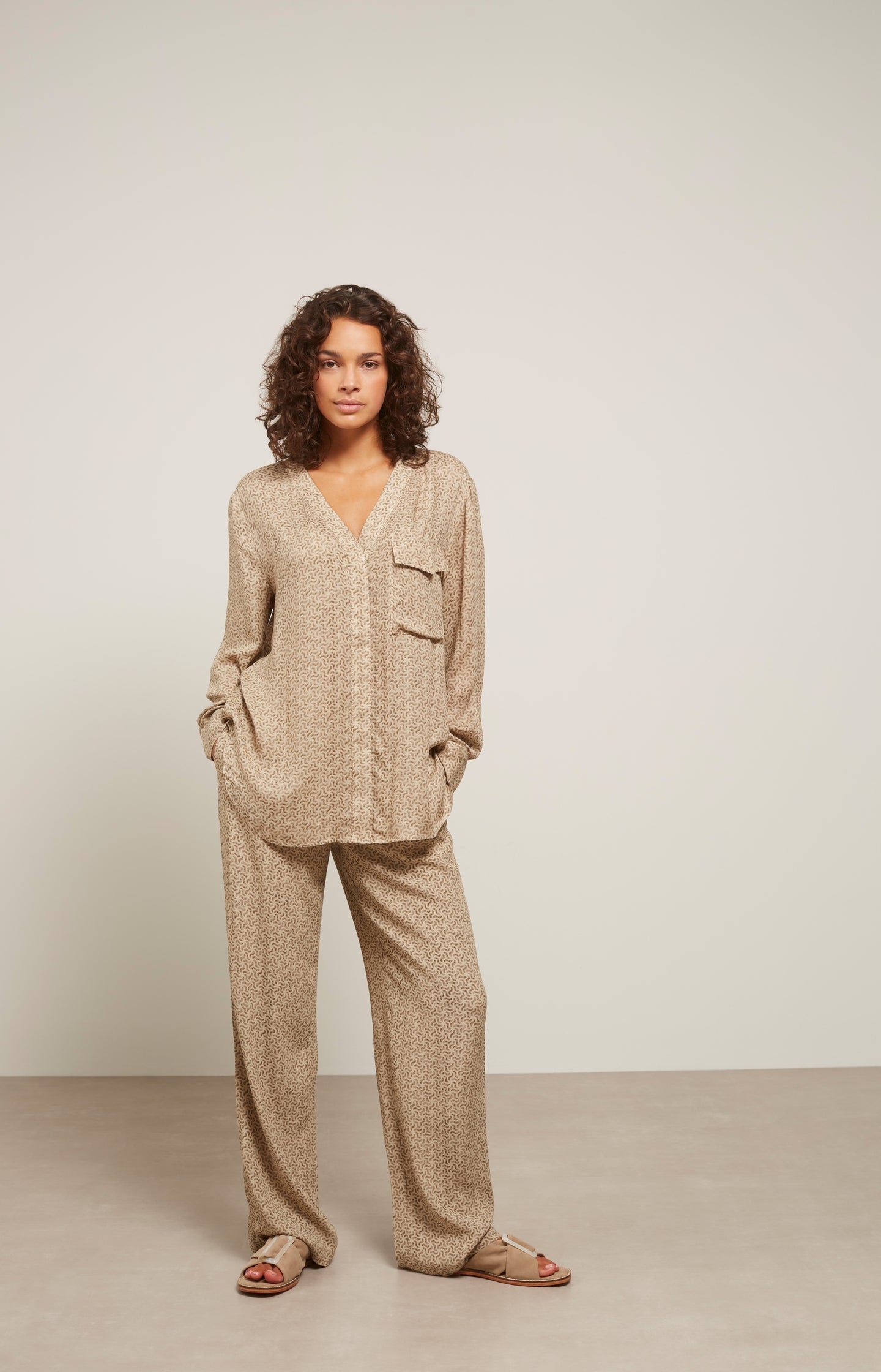 Wide leg trousers with side pockets, zip fly and print