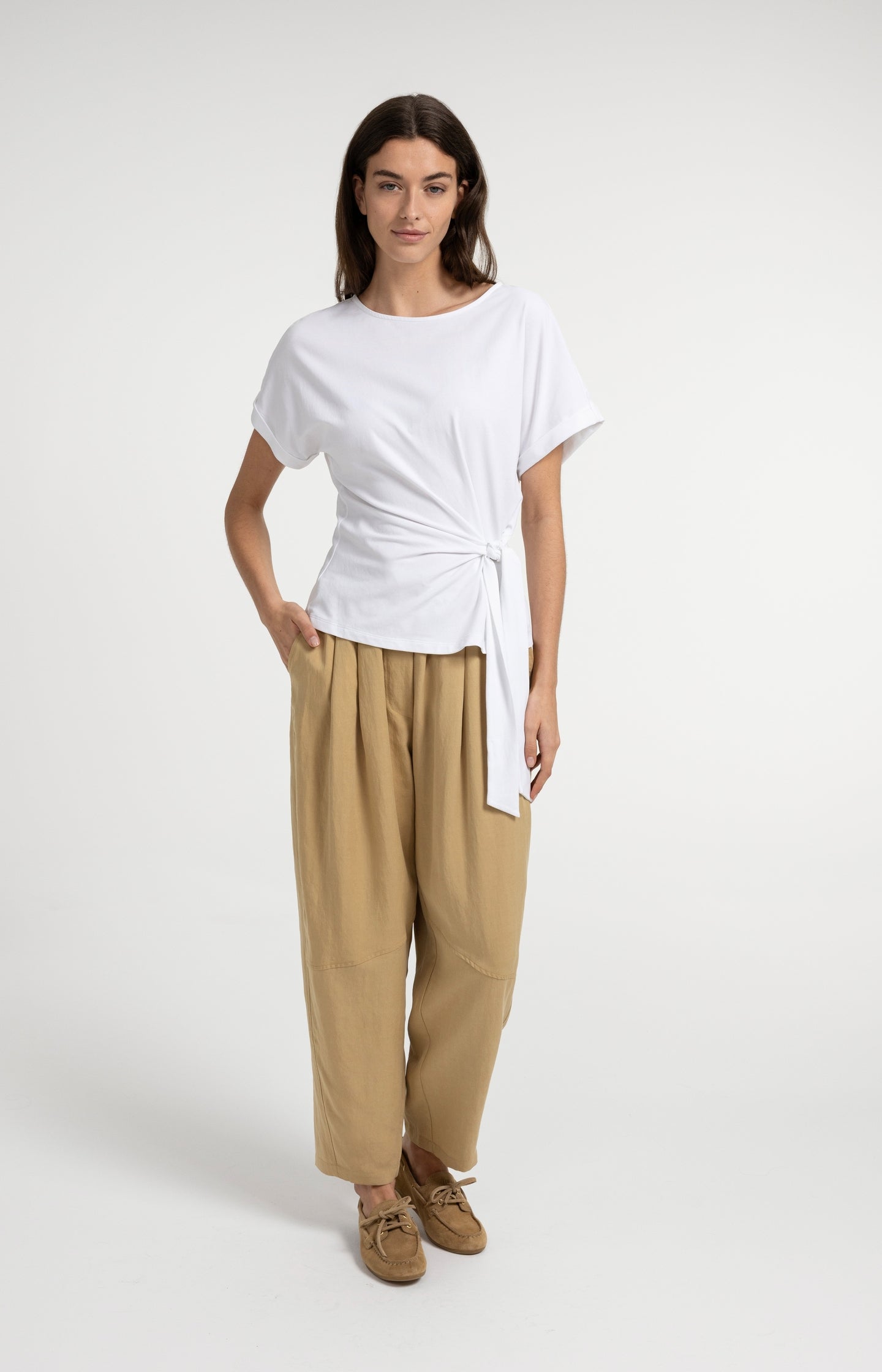 Woven barrel-leg trousers with elastic waist