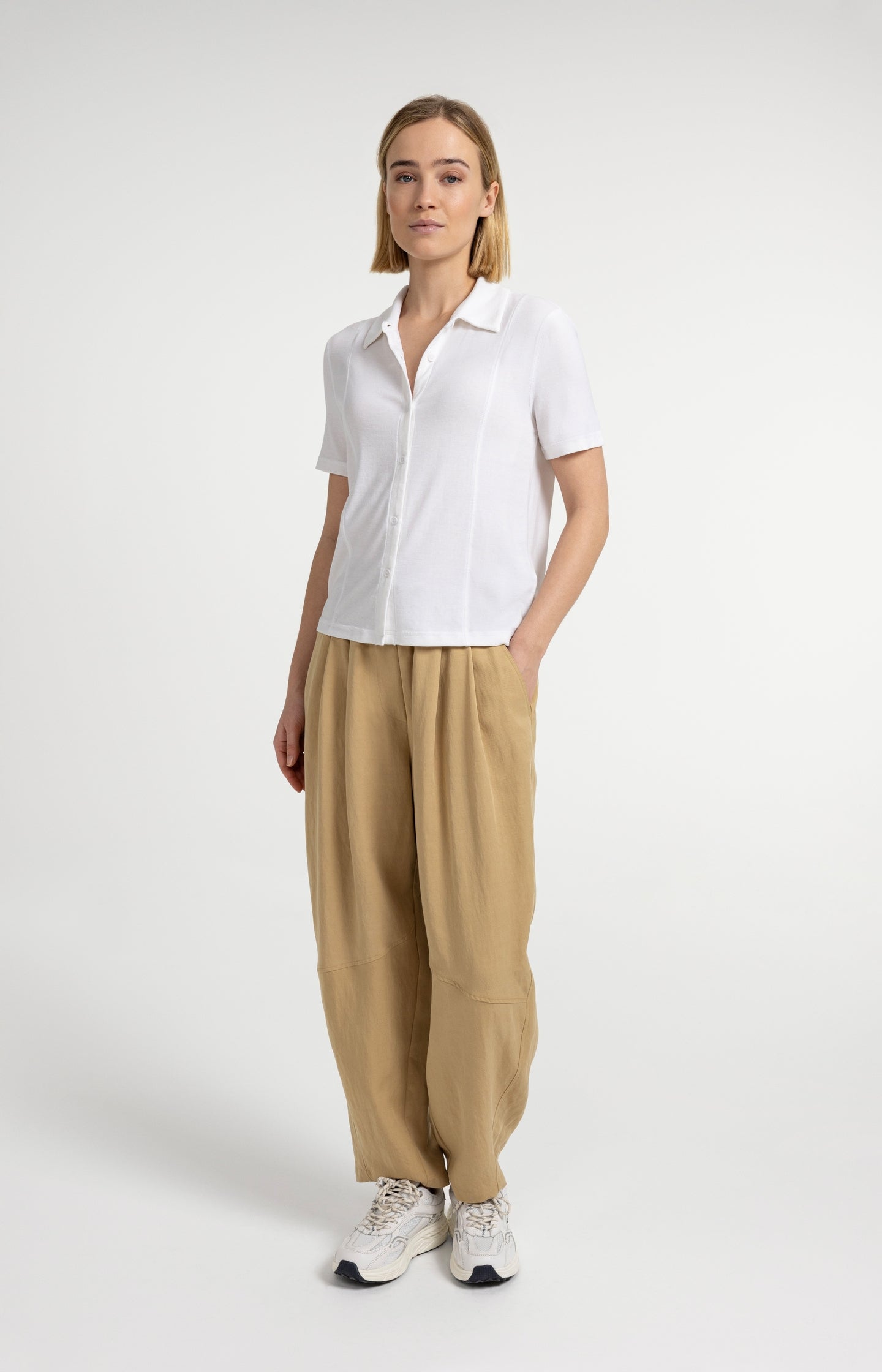 Woven barrel-leg trousers with elastic waist