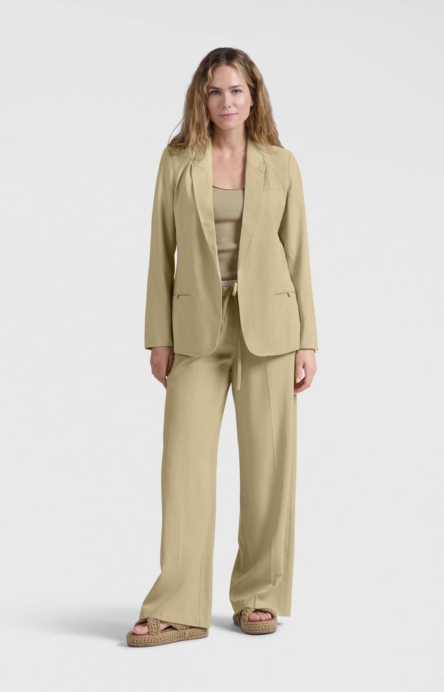 Woven blazer with pocket details