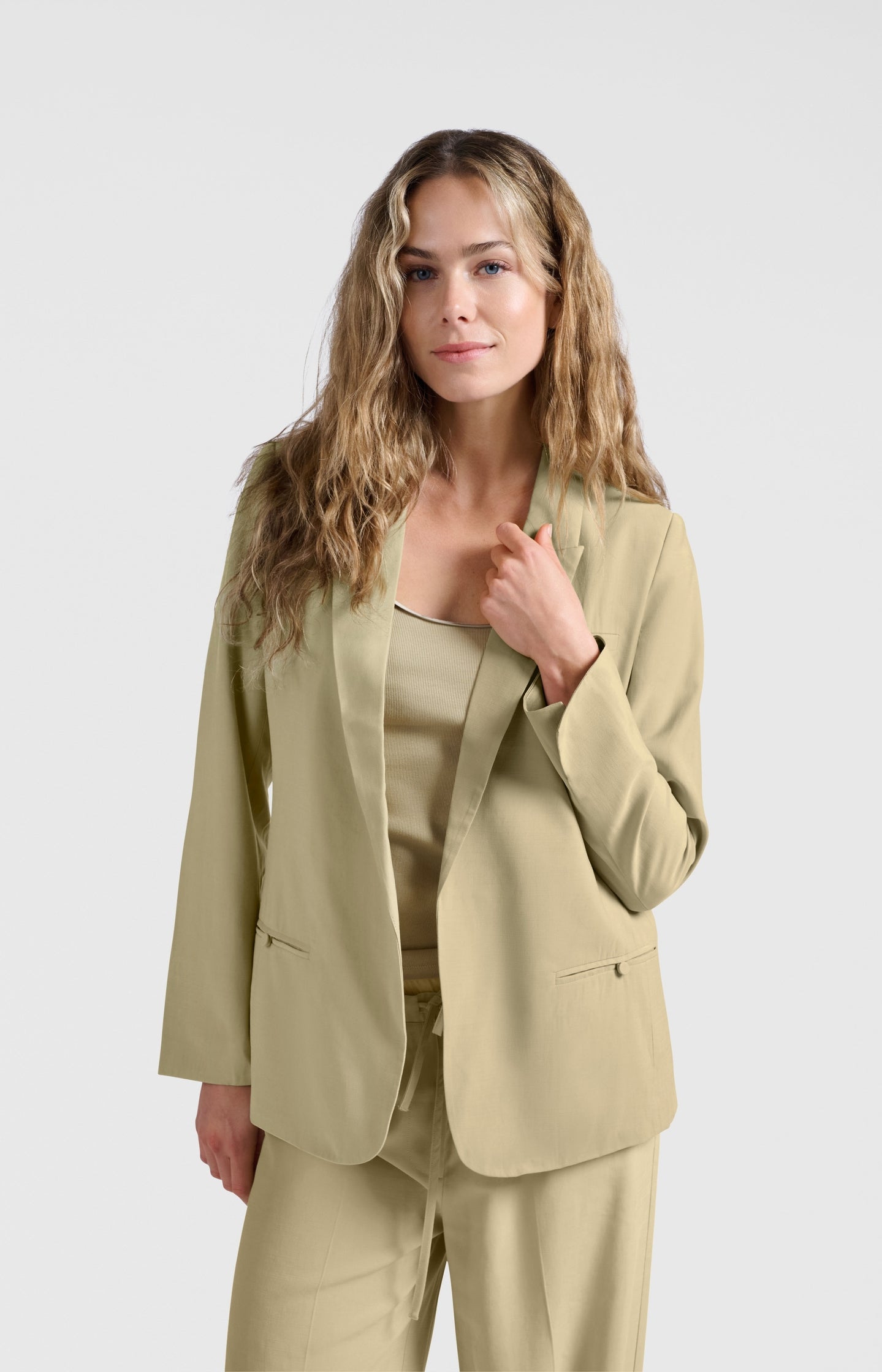 Woven blazer with pocket details