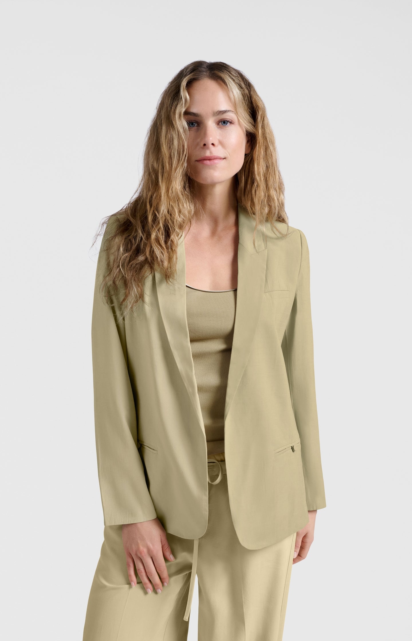 Woven blazer with pocket details