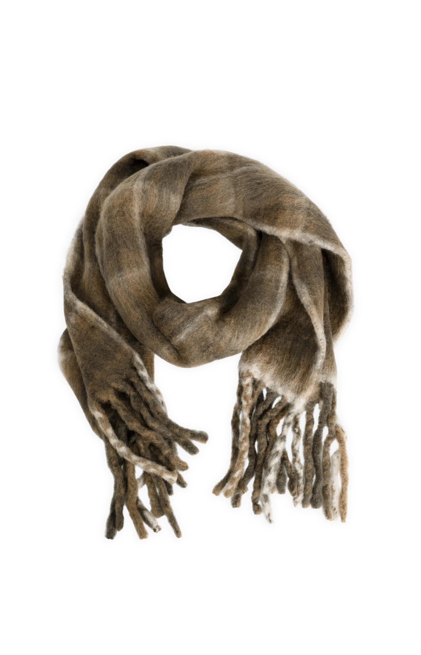 Woven checked scarf with fringes
