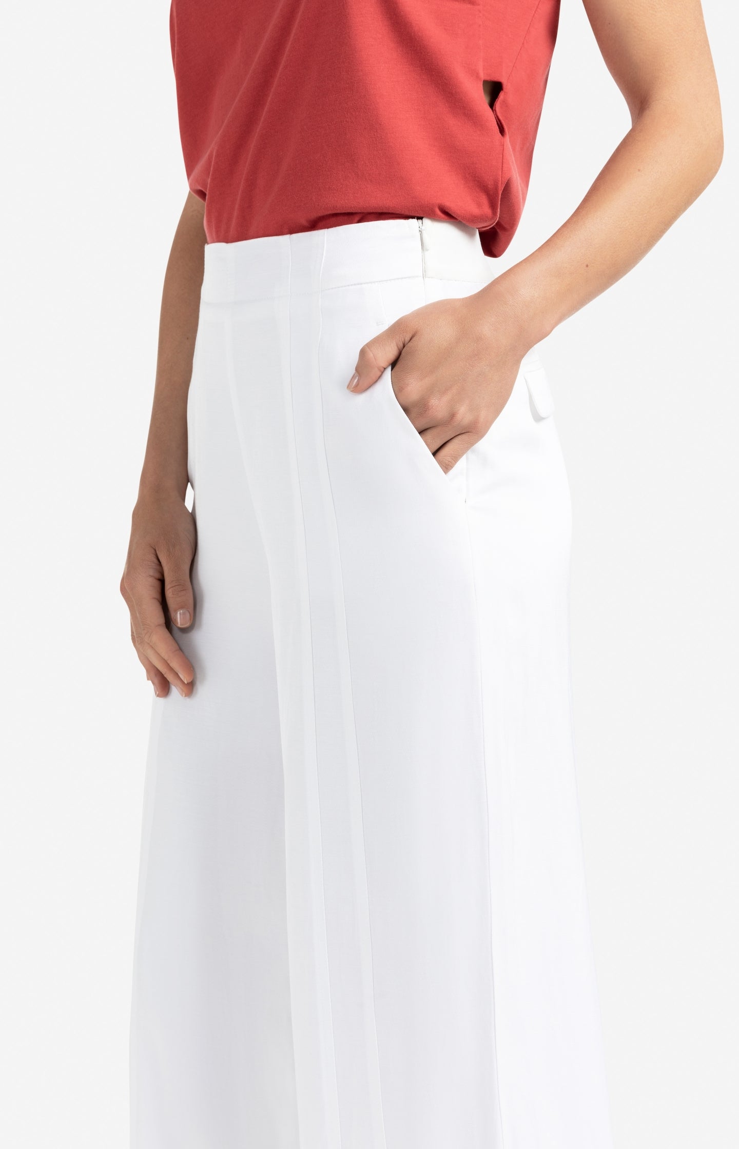 Woven high-waist trousers with wide legs and seam details