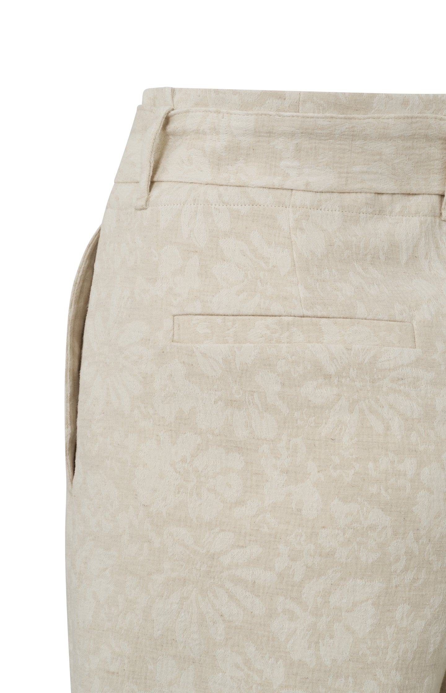 Woven jacquard short with side pockets and pleated detail