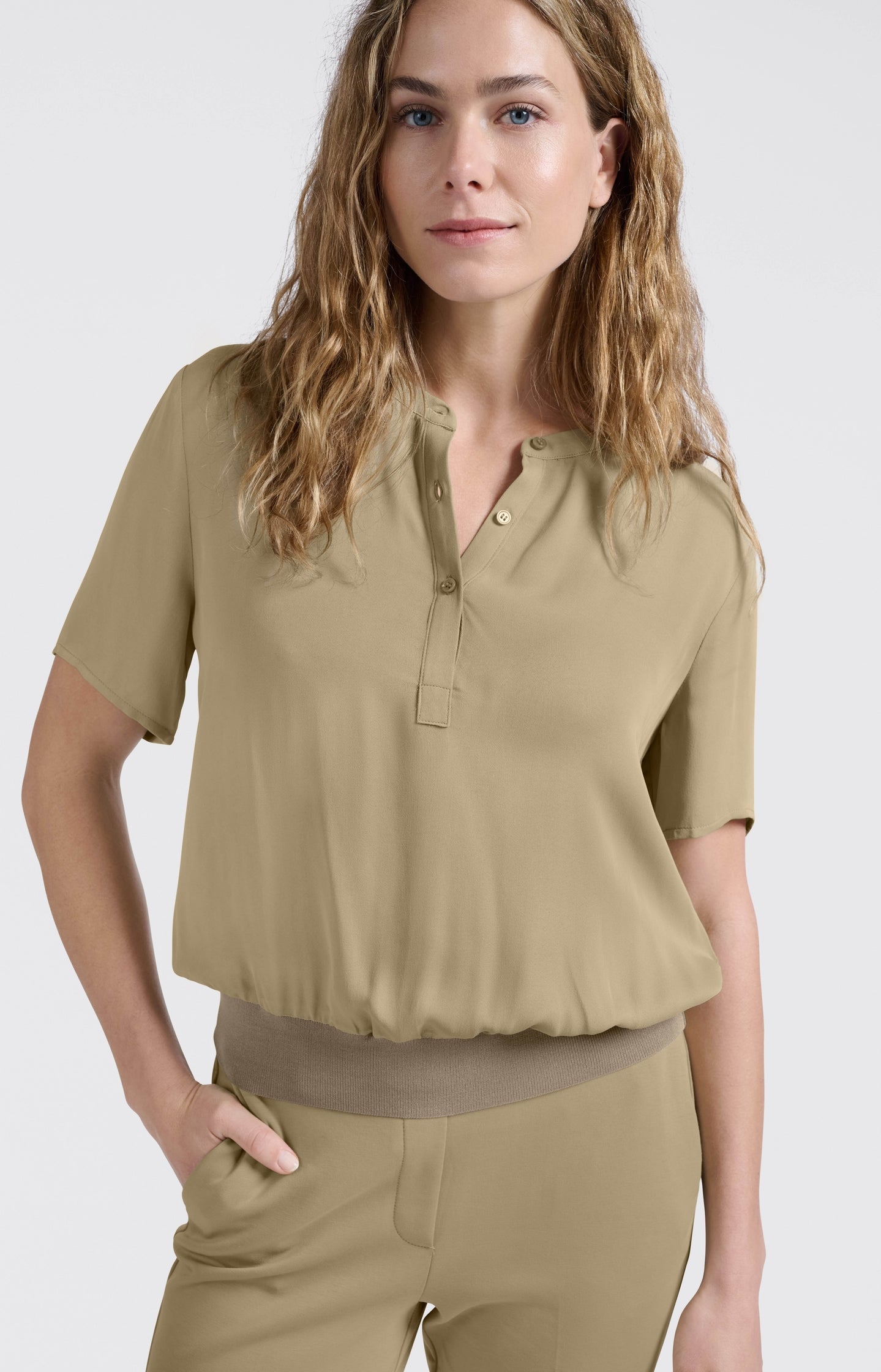 Woven polo with ribbed waistband