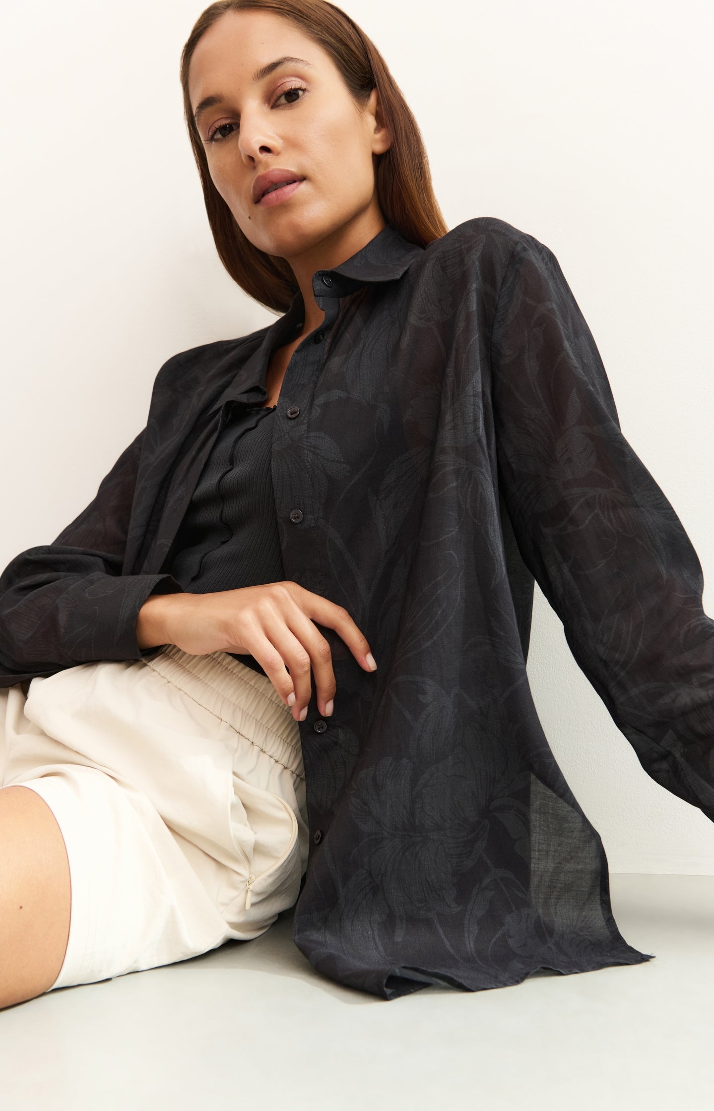 Woven shorts with elastic waistband and zipper pockets - Type: lookbook