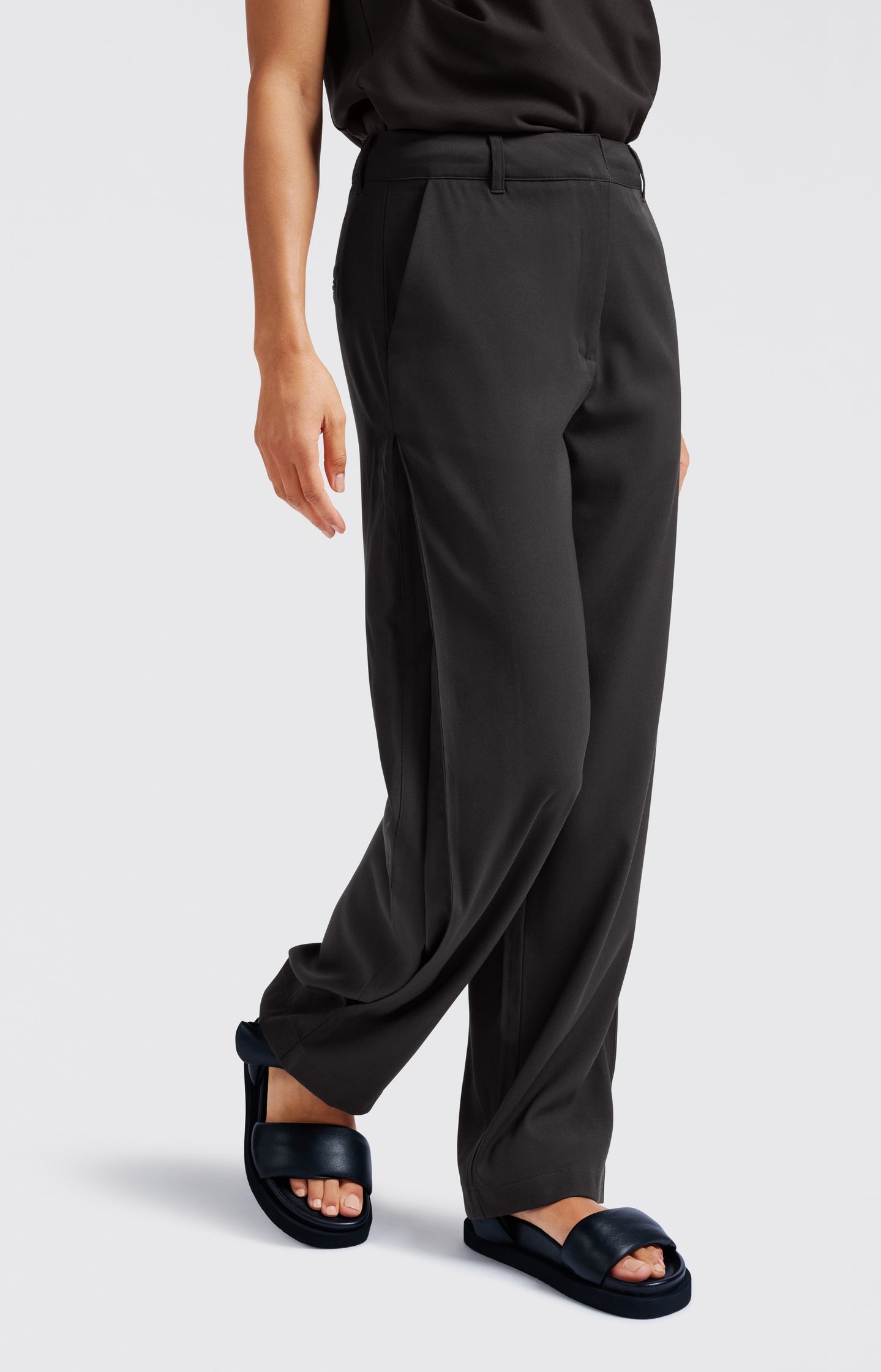 Woven straight-leg trousers with folded detail at sideseam