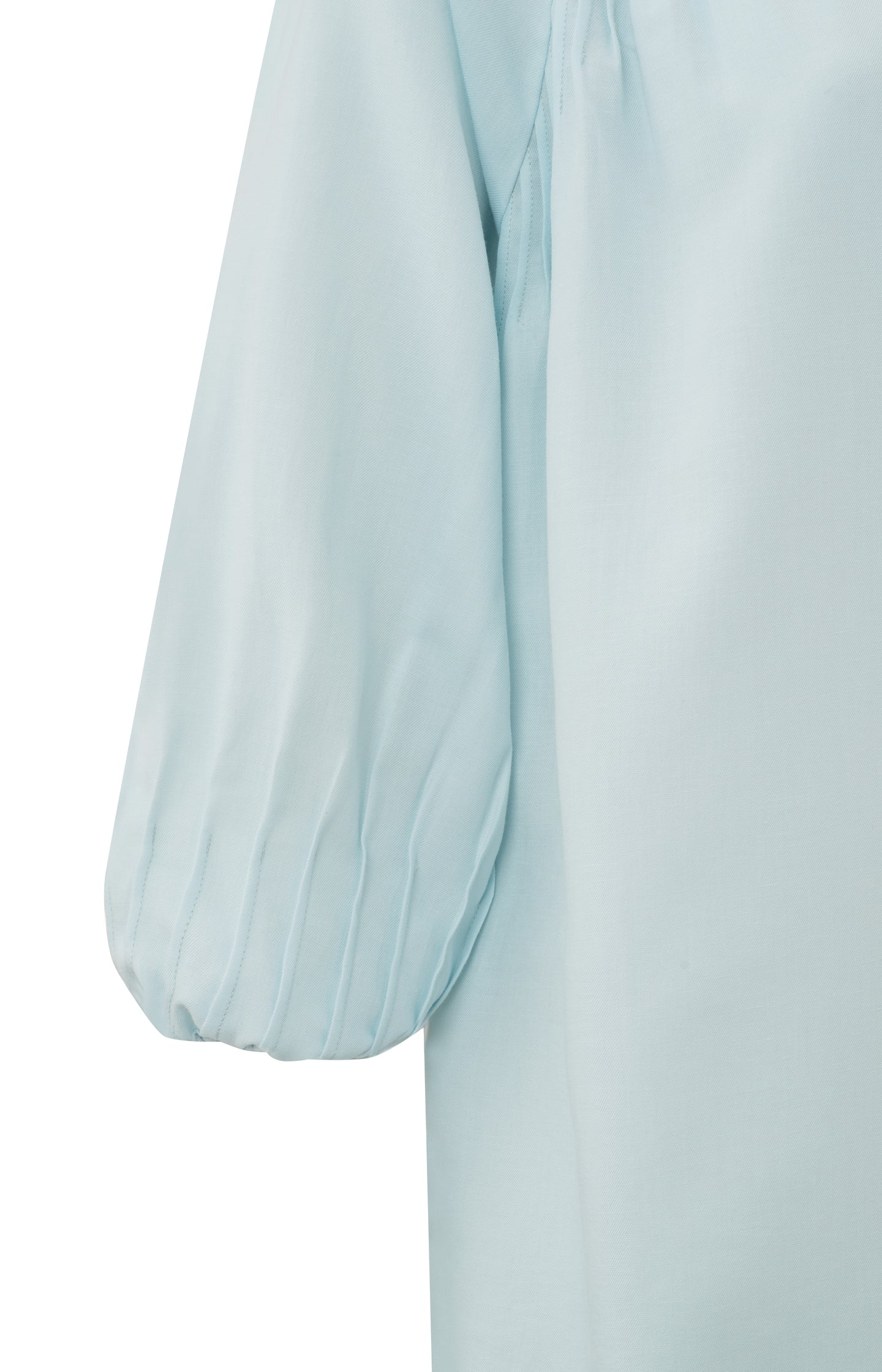 Woven top with collar, 7/8 raglan sleeves and pleated detail