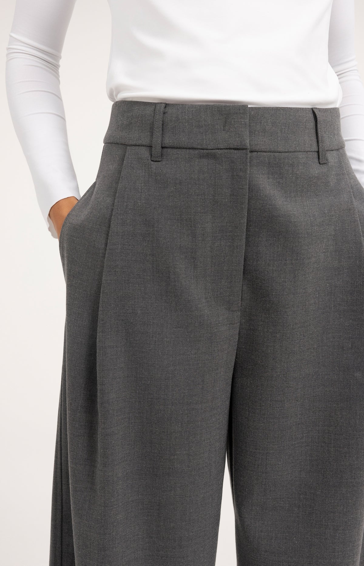 Woven trousers with barrel legs and pleat details - Medium Grey Melange