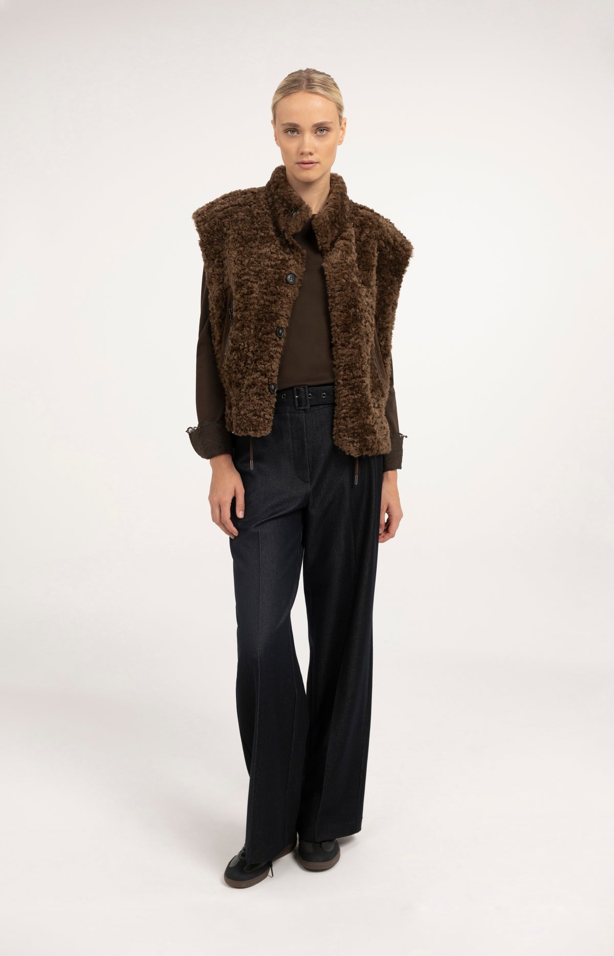 Woven trousers with belt and subtle sheen - Black