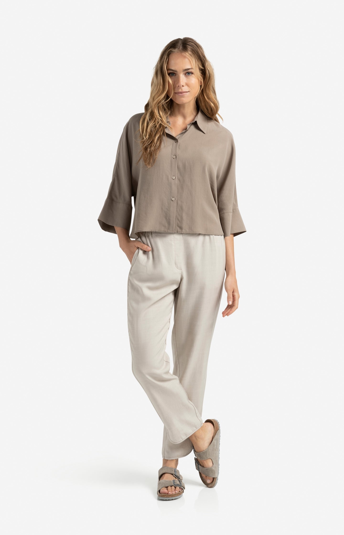 Woven trousers with elastic waistband and curved hem
