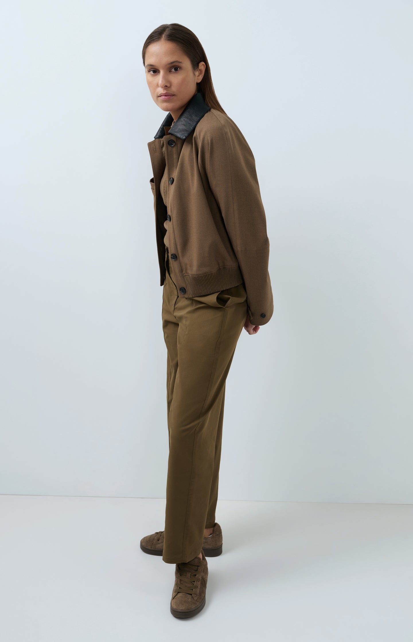 Woven trousers with straight legs and seam details