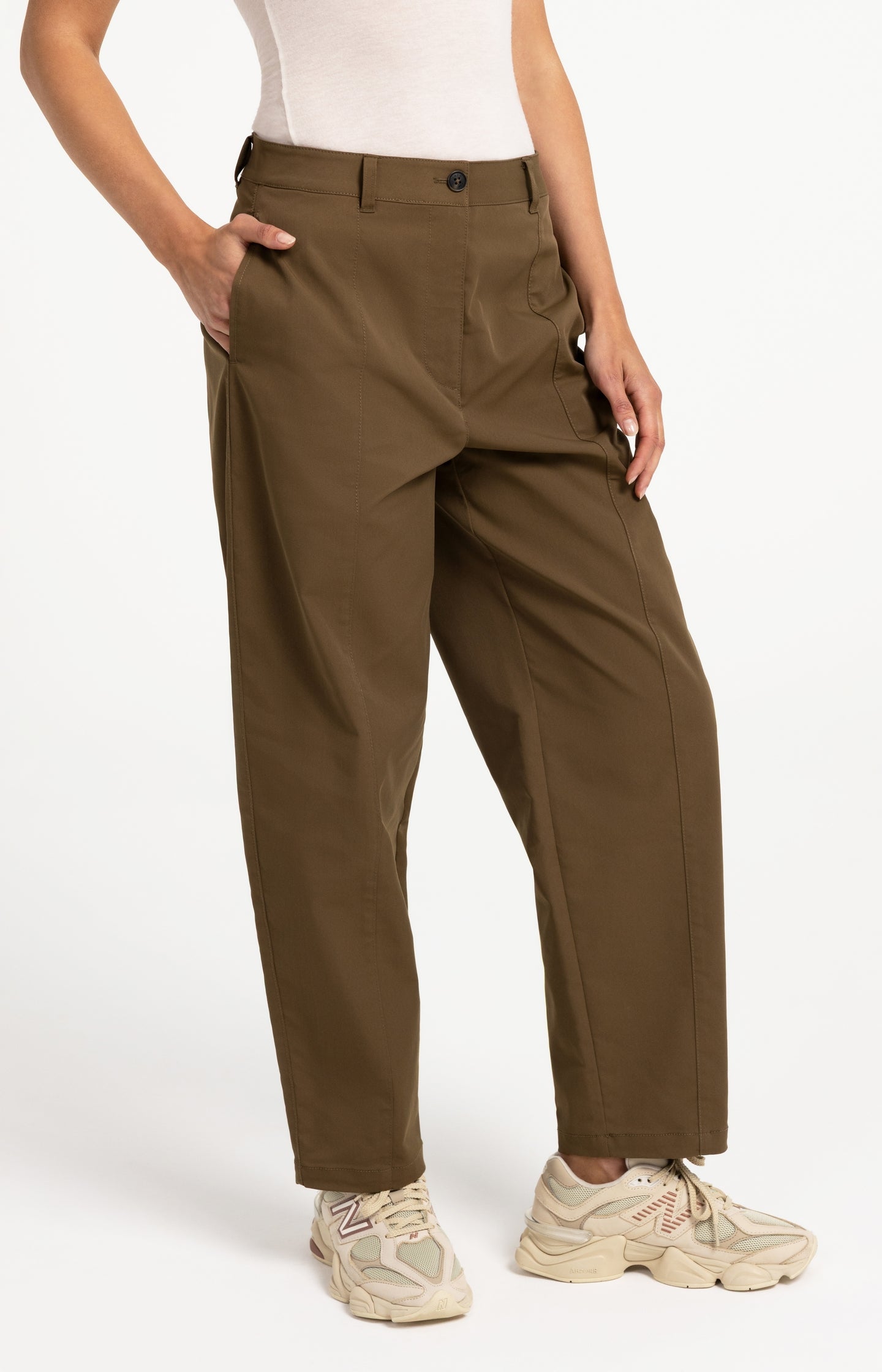 Woven trousers with straight legs and seam details