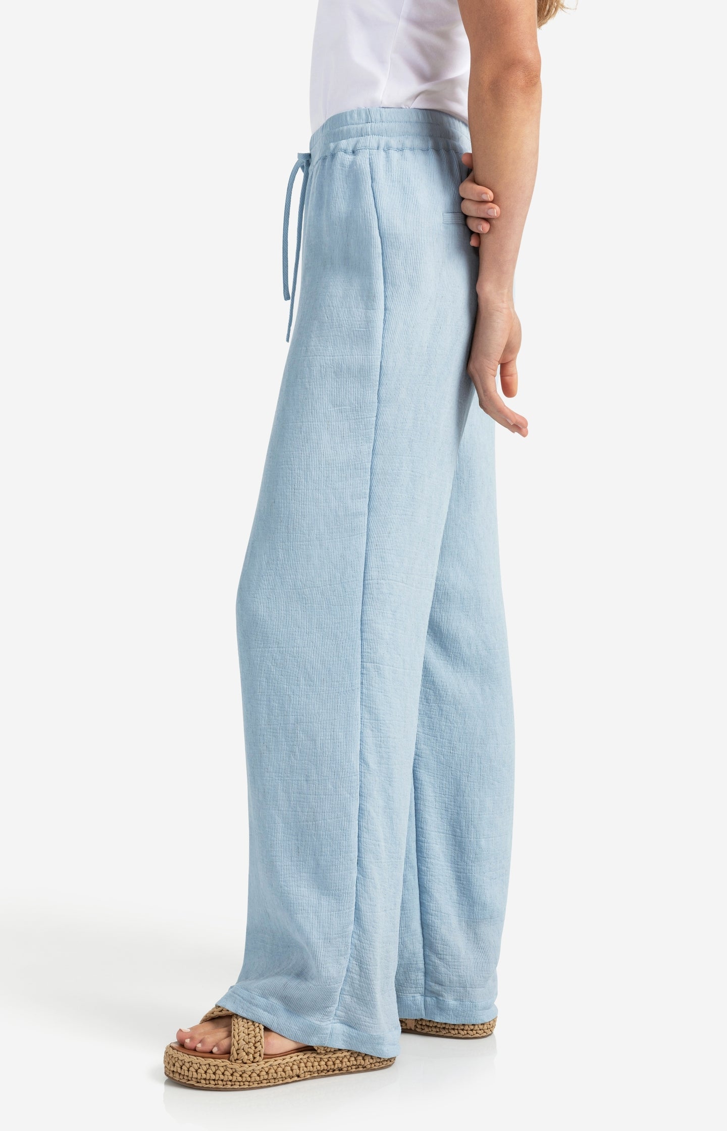 Woven trousers with wide legs and elastic waistband