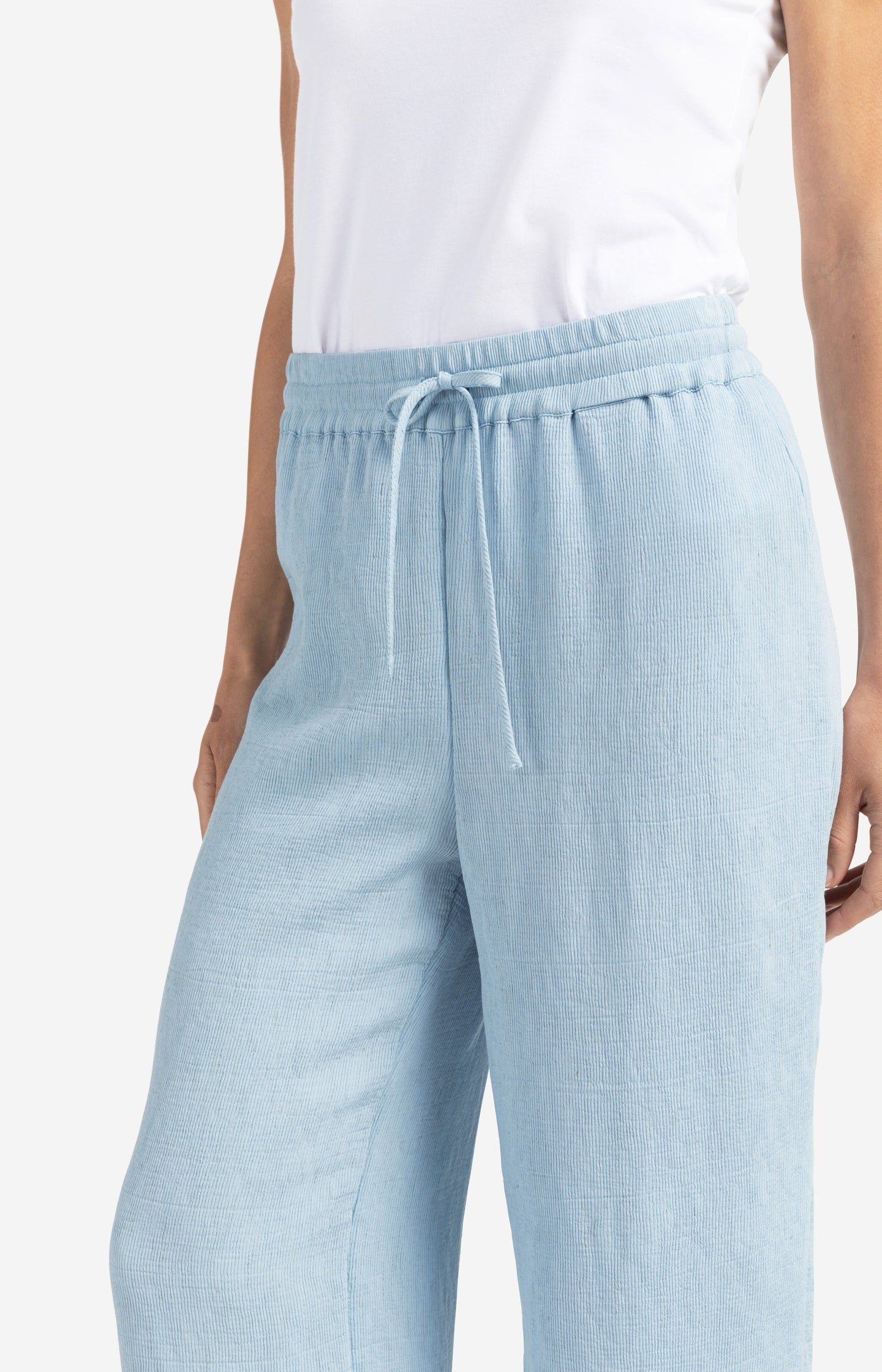 Woven trousers with wide legs and elastic waistband