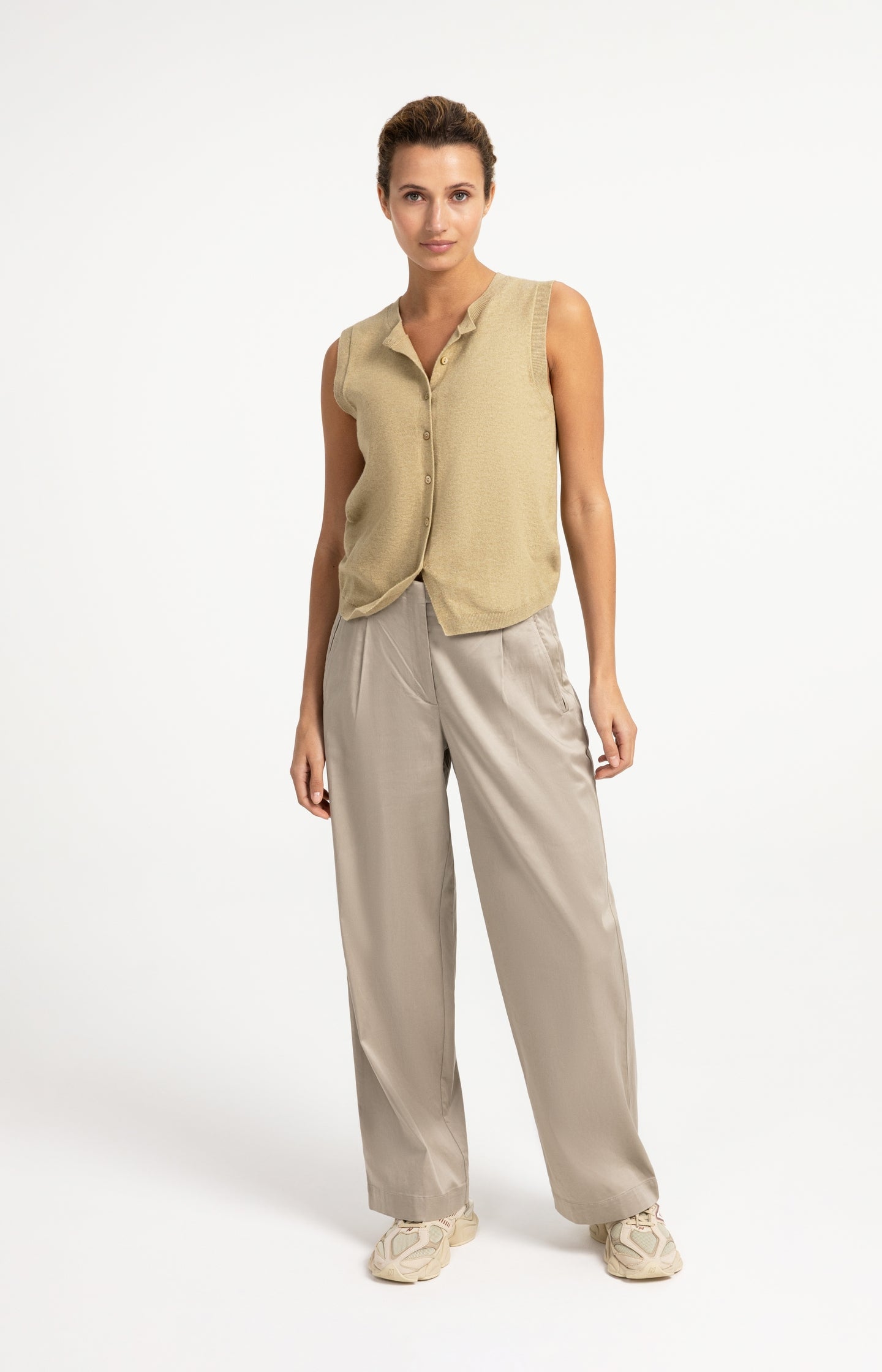 Woven wide-leg trousers with pleat detail