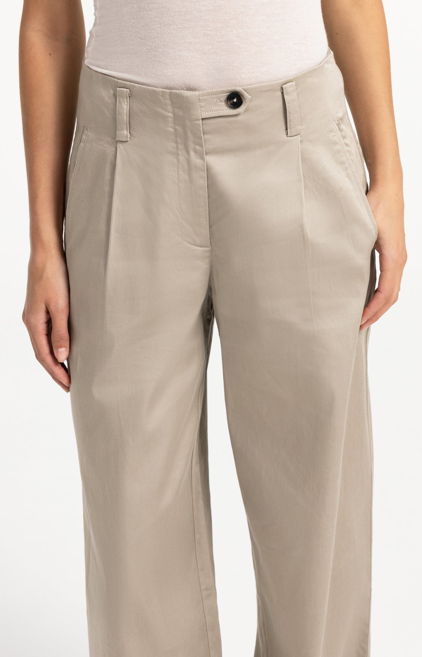 Woven wide-leg trousers with pleat detail