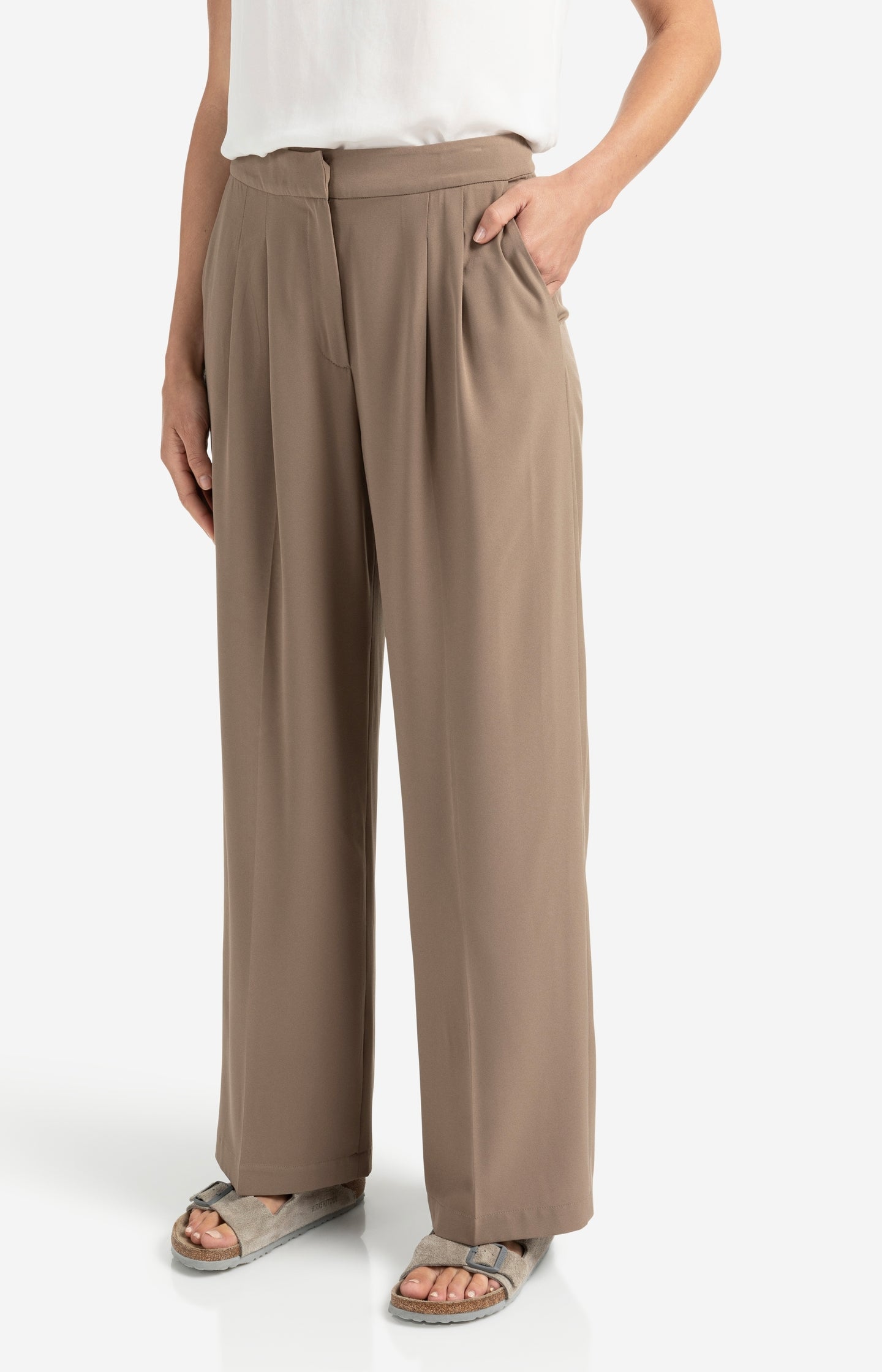 Woven wide-leg trousers with pleat details
