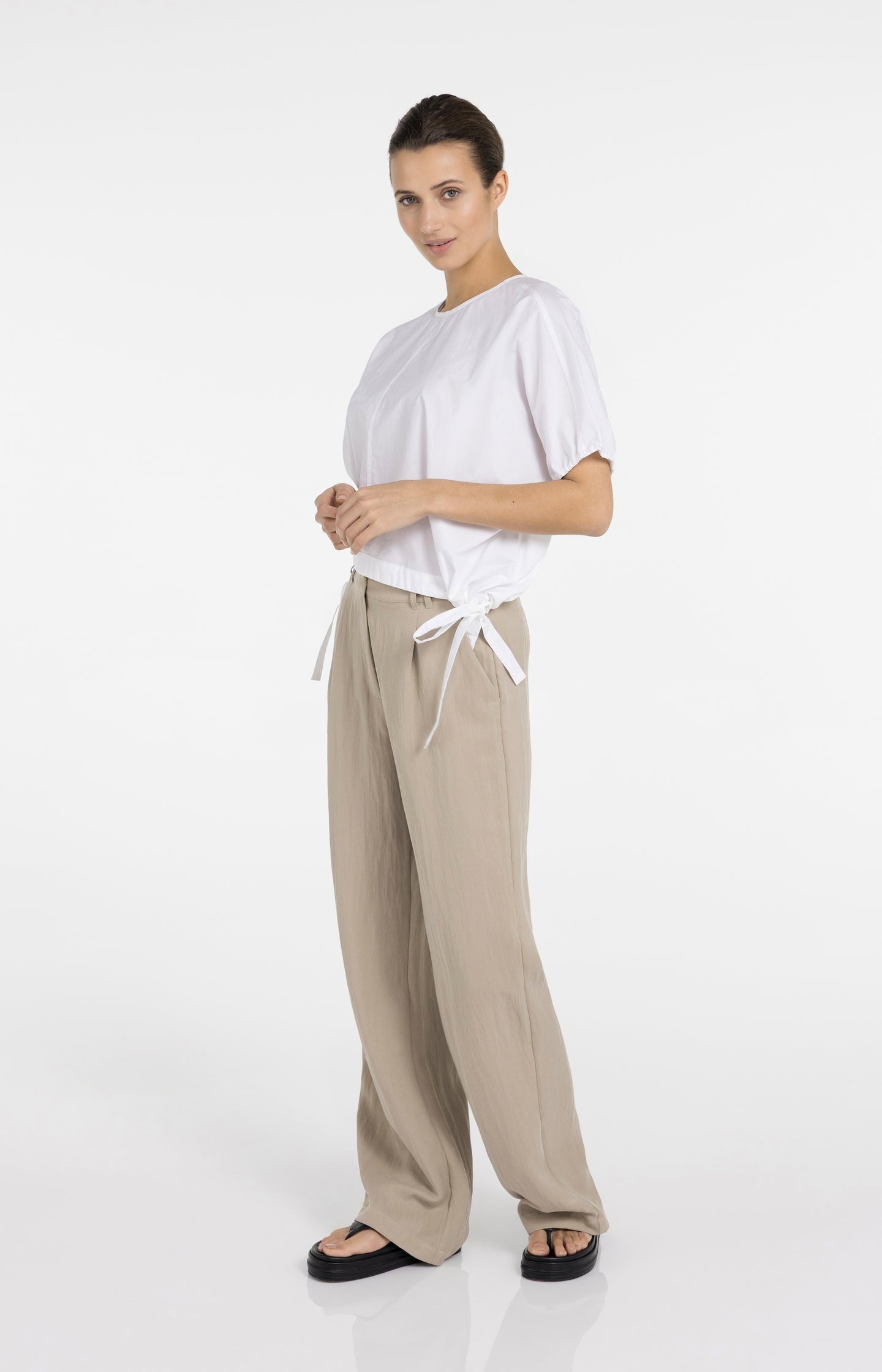 Woven wide leg trousers with pleats (L32)