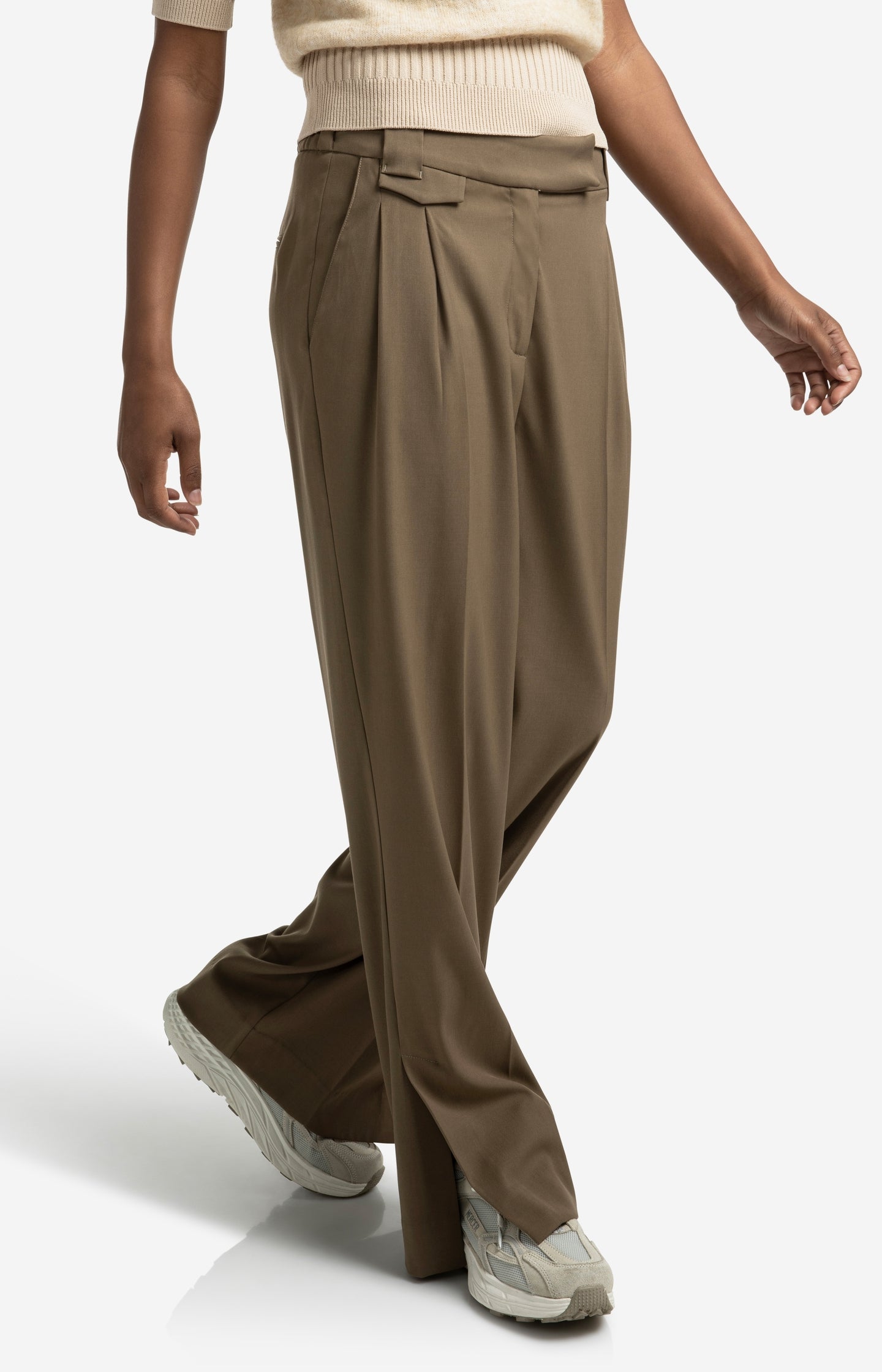 Woven wide leg trousers with pocket detail and slit