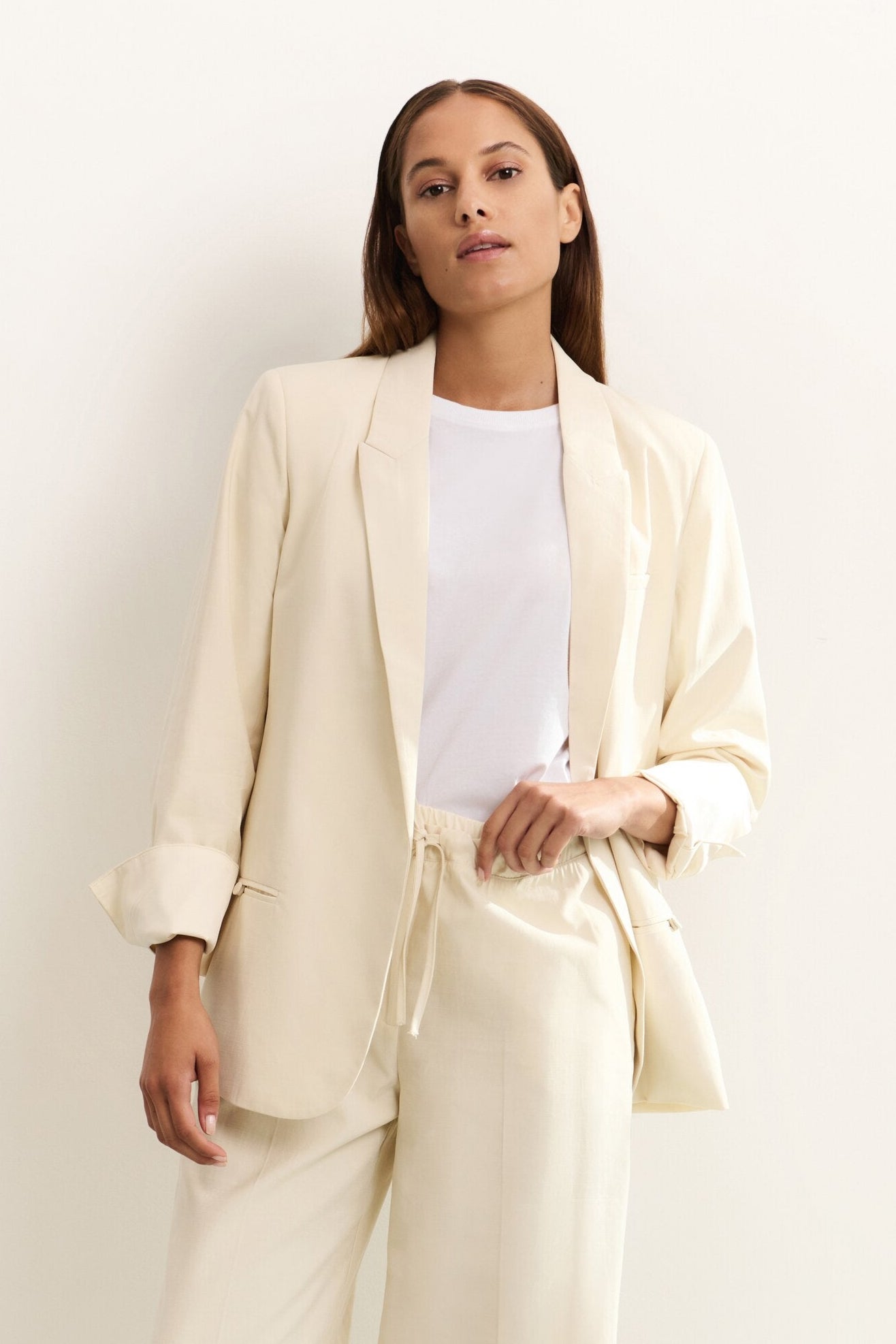 Woven blazer with pocket details