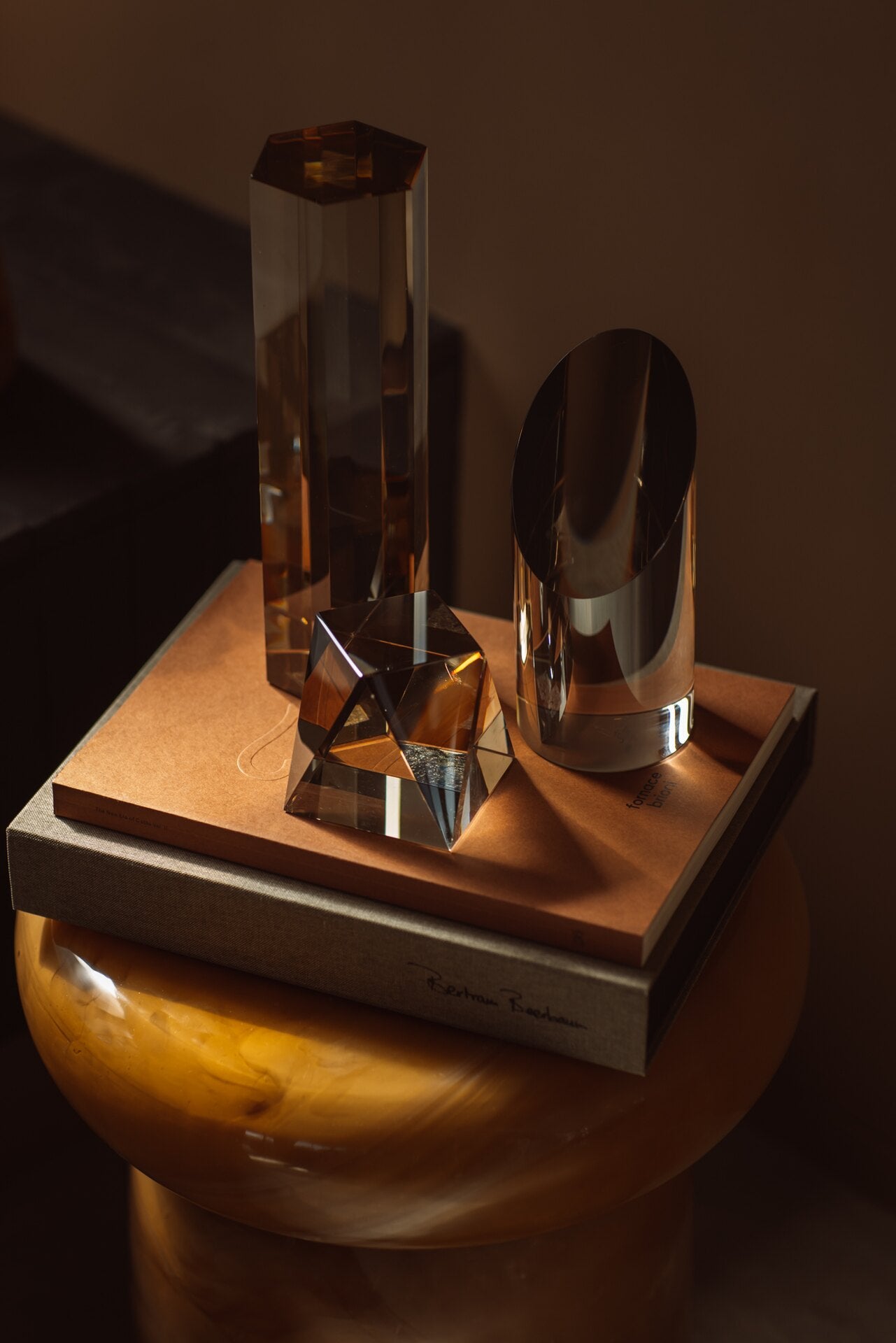 Glasskulptur mit geometrischer Form