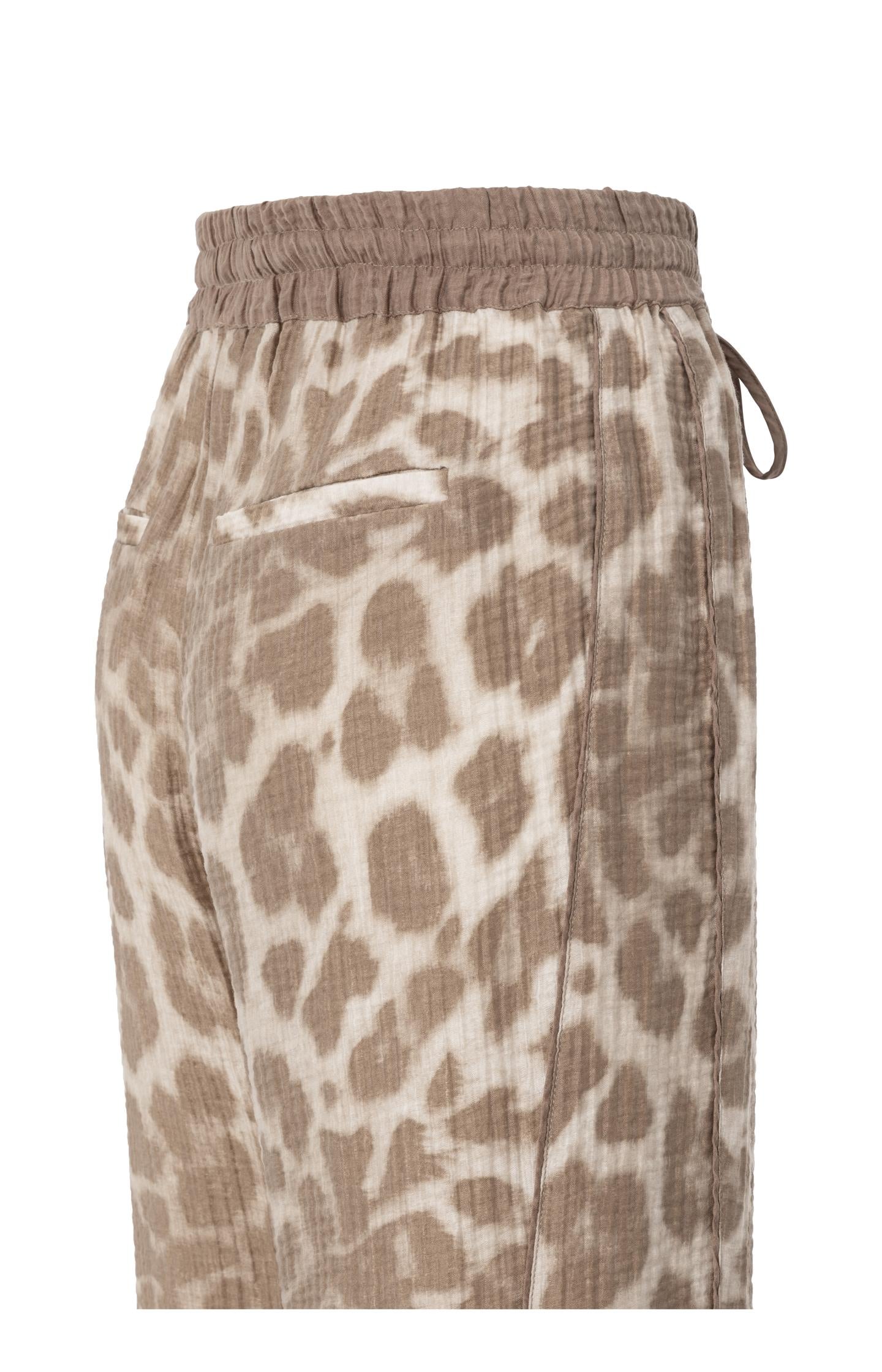 Airy leopard print trousers with wide legs