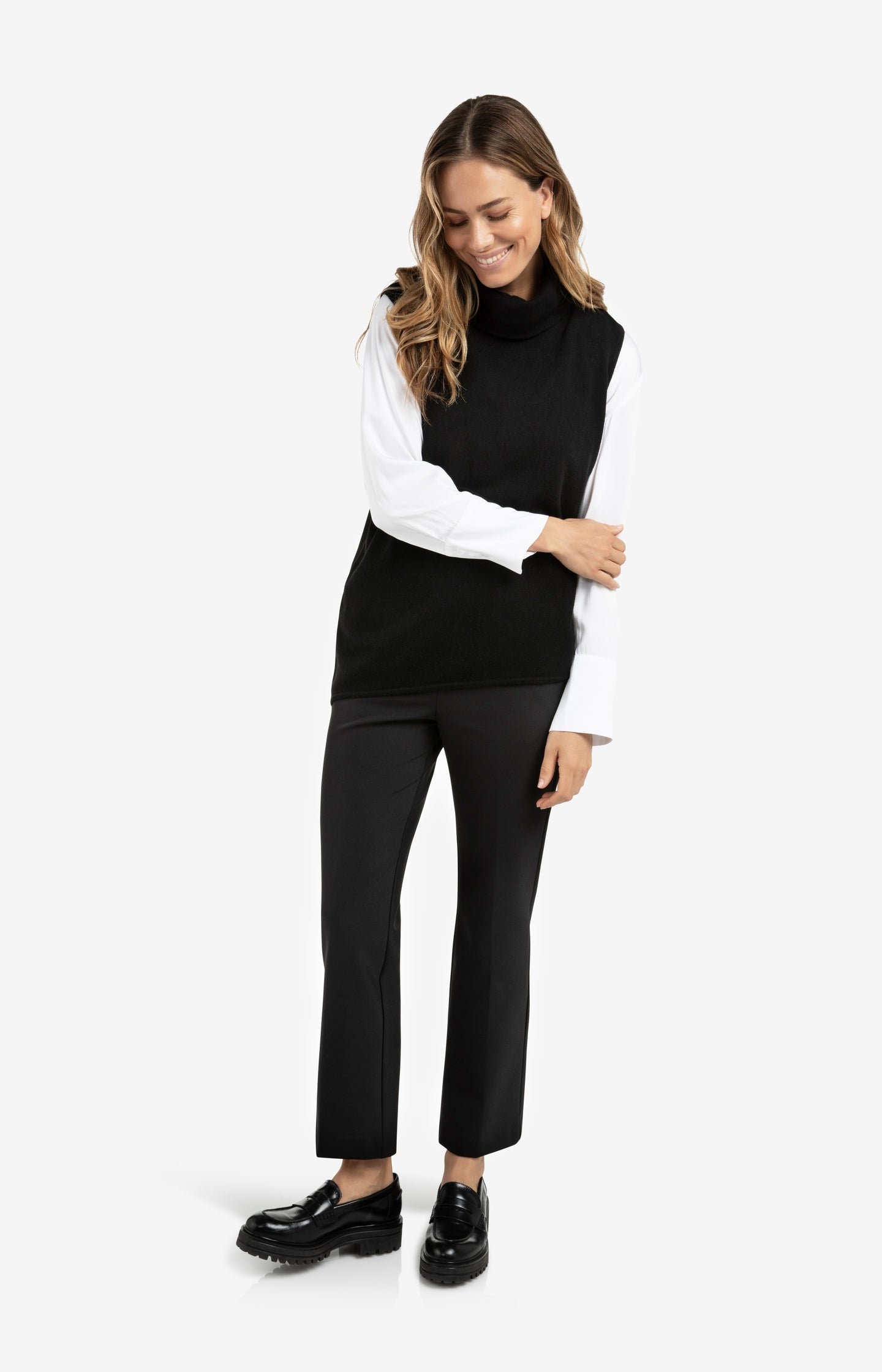 Asymmetric sleeveless sweater with turtleneck and seam
