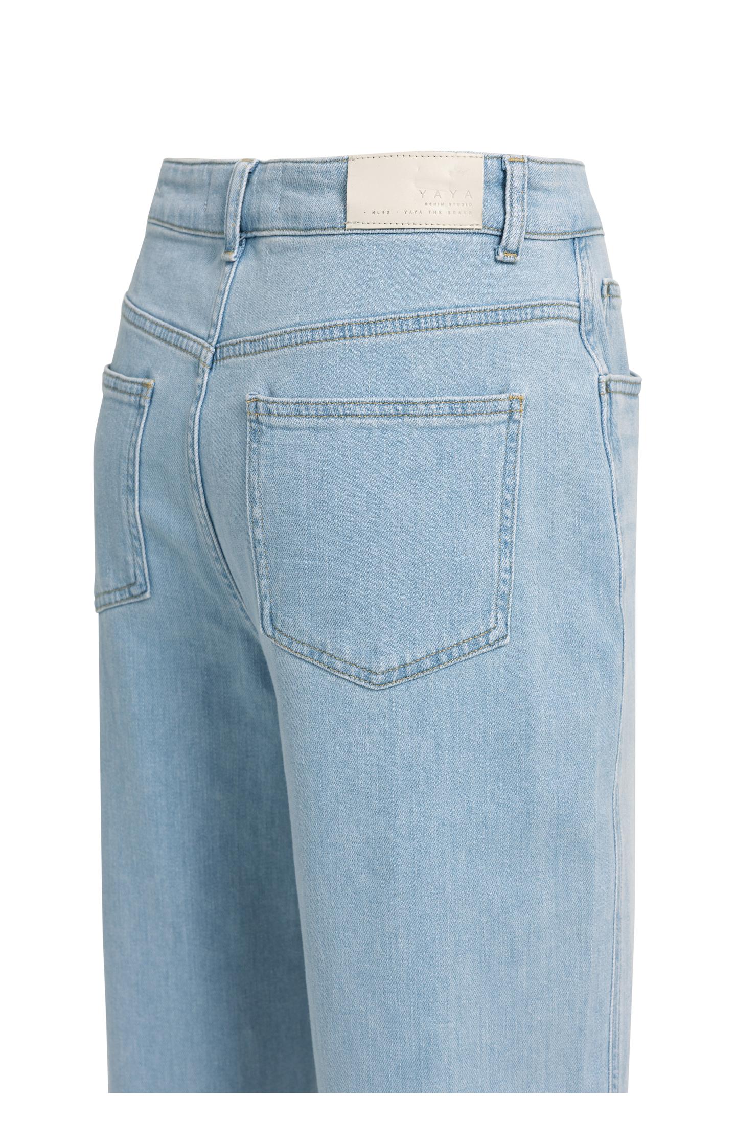 Barrel jeans in light washed denim