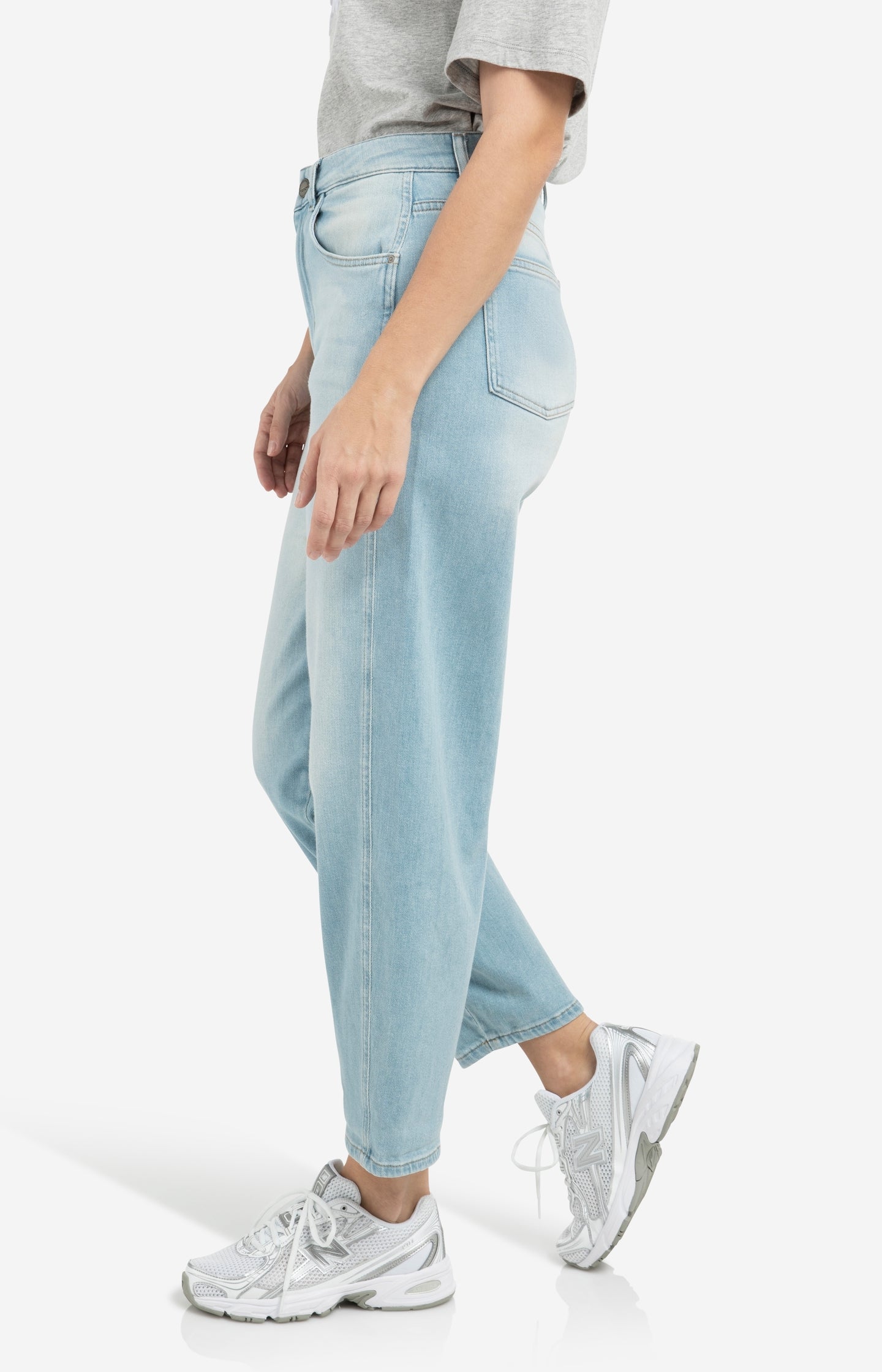 Barrel jeans in light washed denim