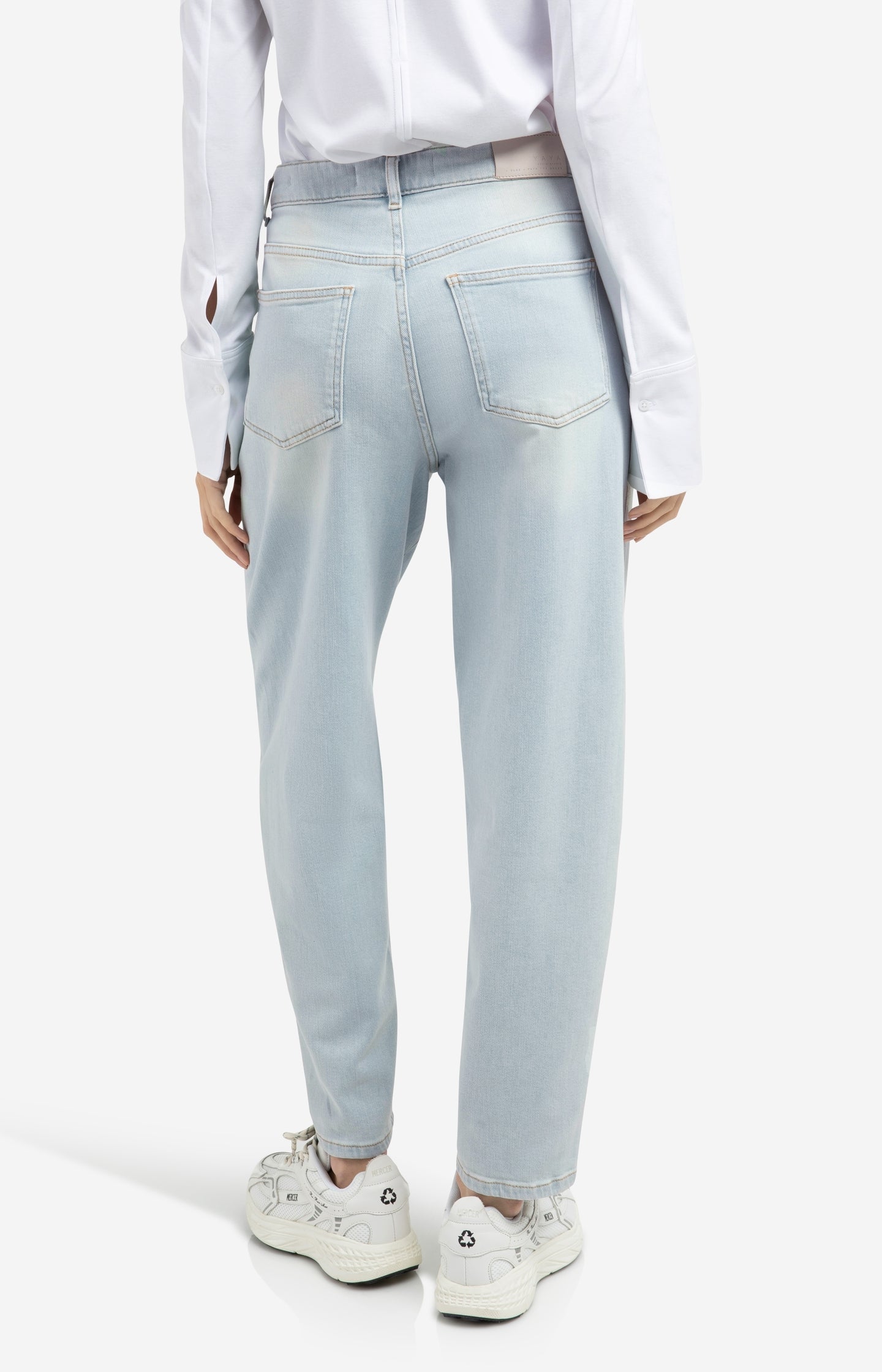 Barrel jeans in light washed denim