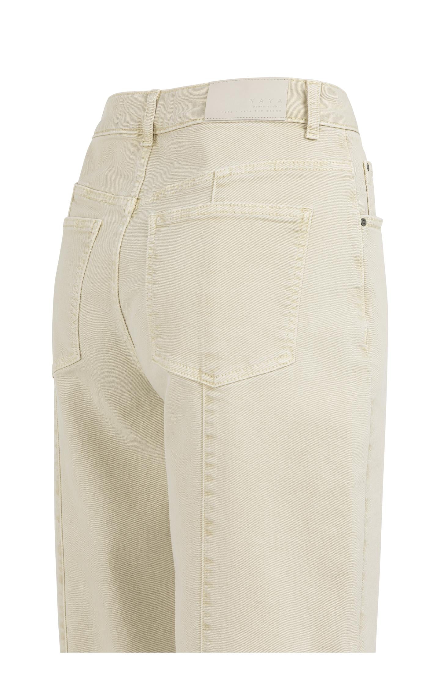 Barrel jeans with visible back seams and soft wash