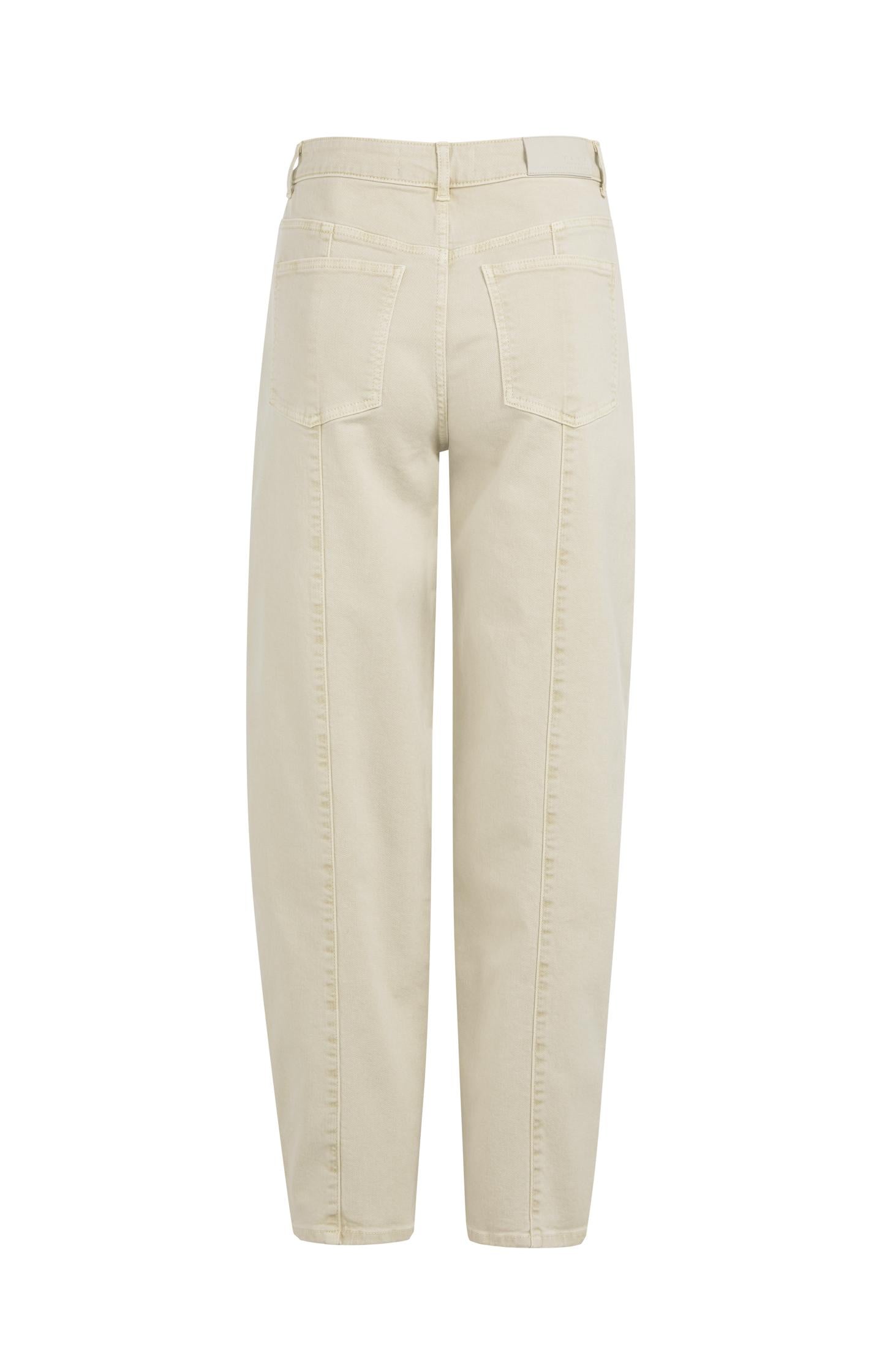 Barrel jeans with visible back seams and soft wash