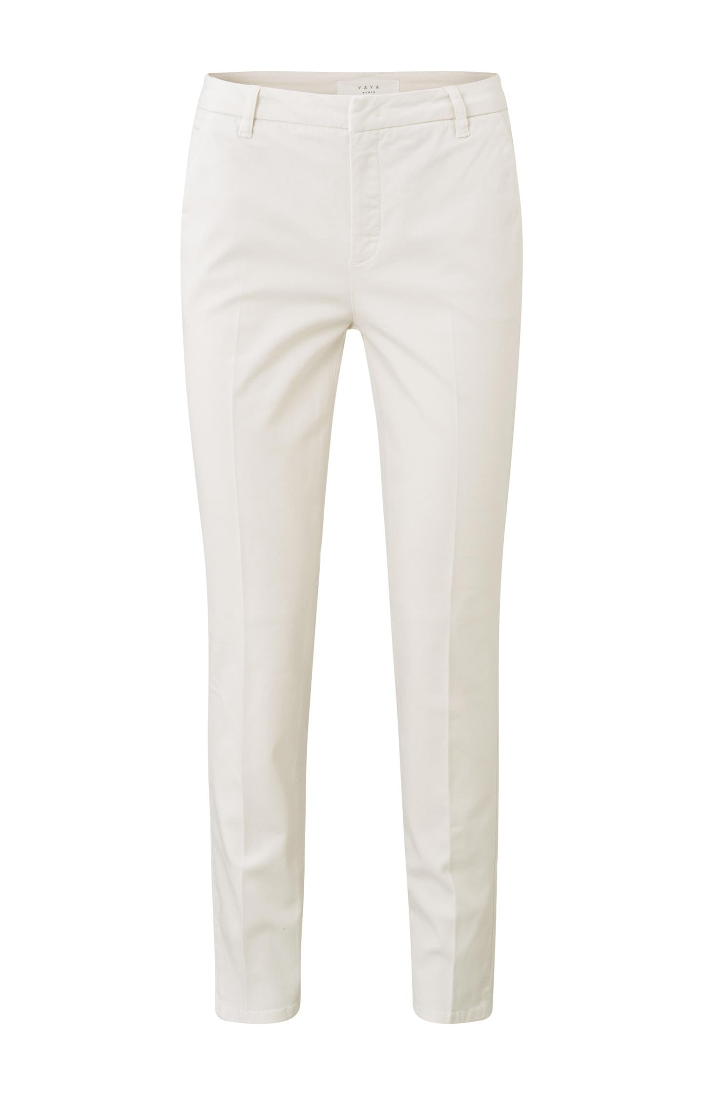 Basic chino with side pockets and a zipper in a close fit - Type: product