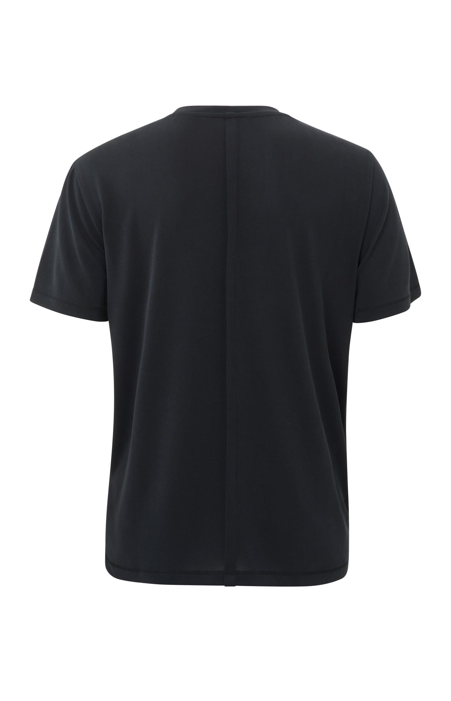 Basic T-shirt with round neck and short sleeves in slim fit