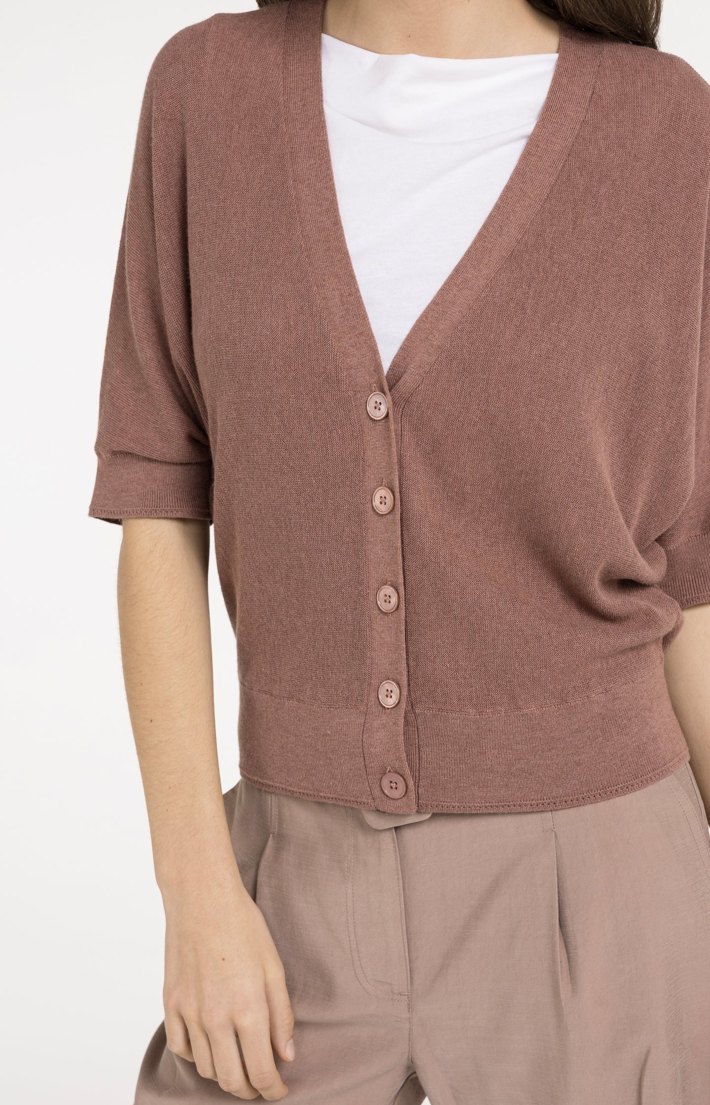 Batwing cardigan with short sleeves and button closure