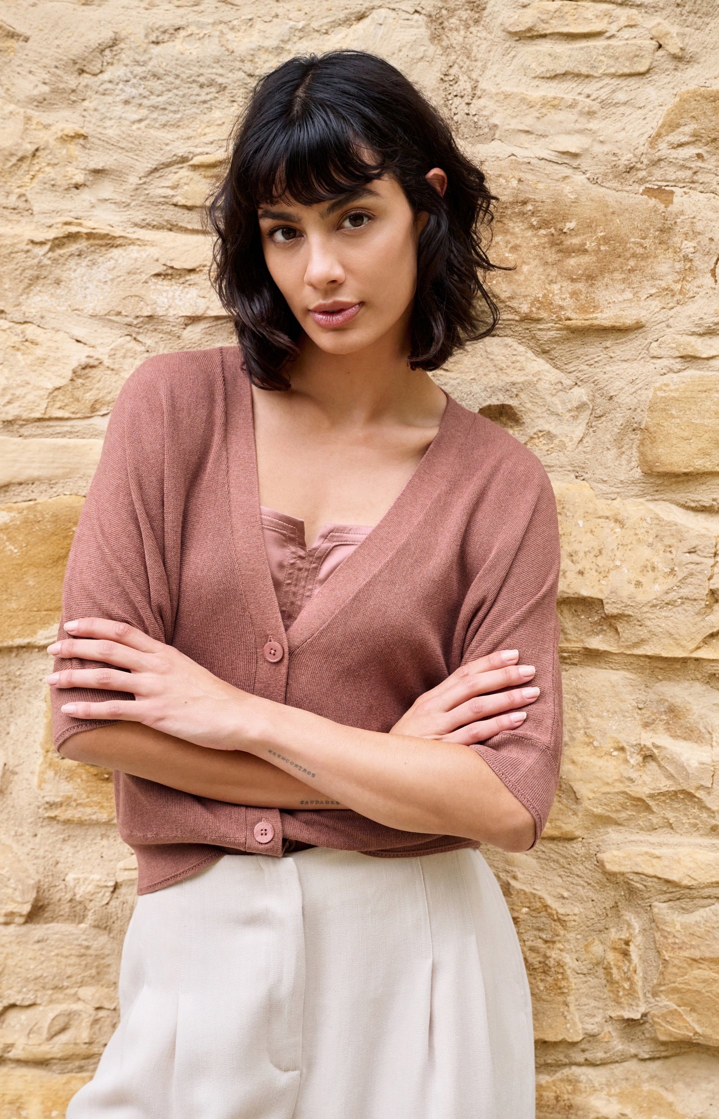 Batwing cardigan with short sleeves and button closure