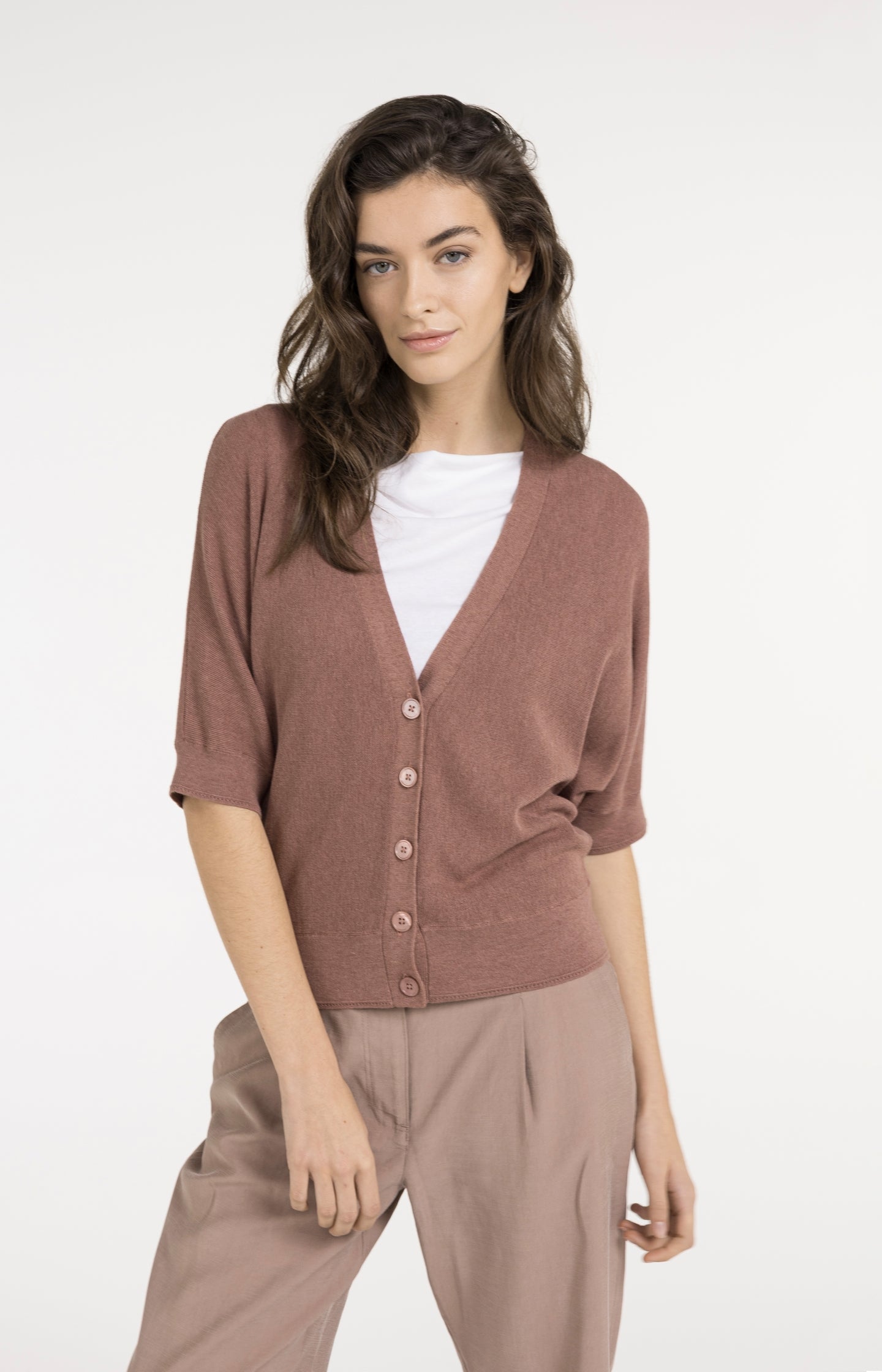 Batwing cardigan with short sleeves and button closure